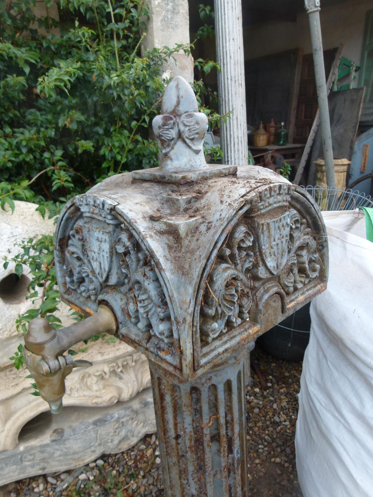 Early 20th Century Urban Cast Iron Fountain With A Low Lying Sink photo for sale