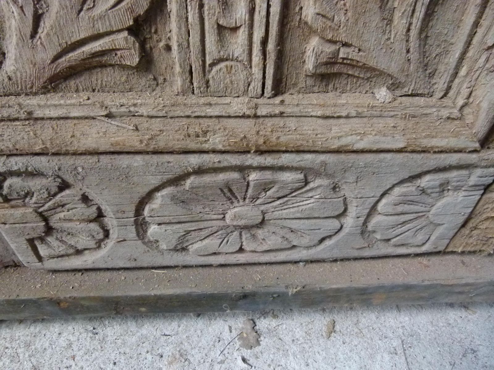 photo furniture 19th Century Wooden Double Front Door In Art Nouveau Style, Spain
