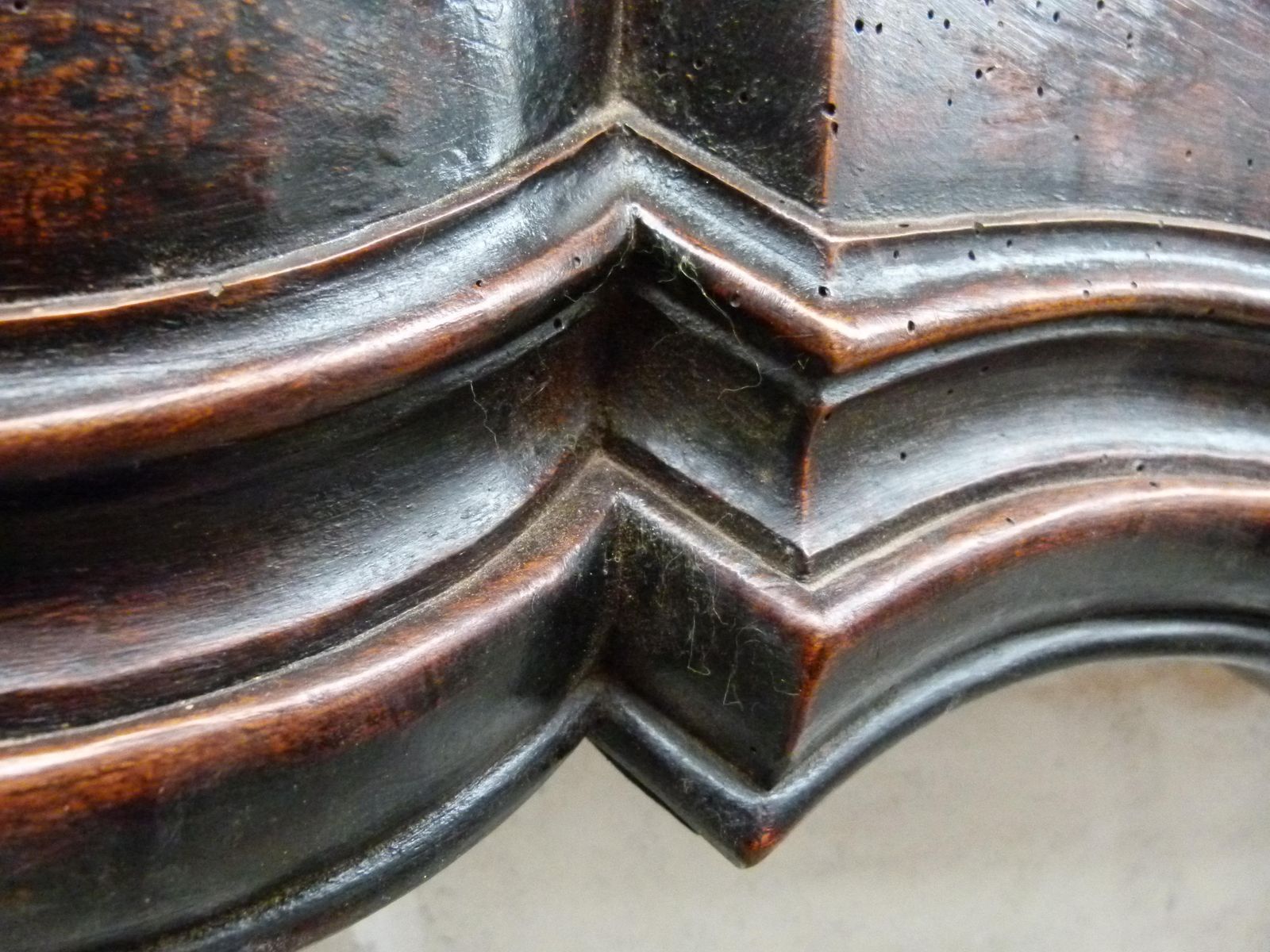 photo furniture Louis XVI Style Wooden Carved Fireplace Mantel