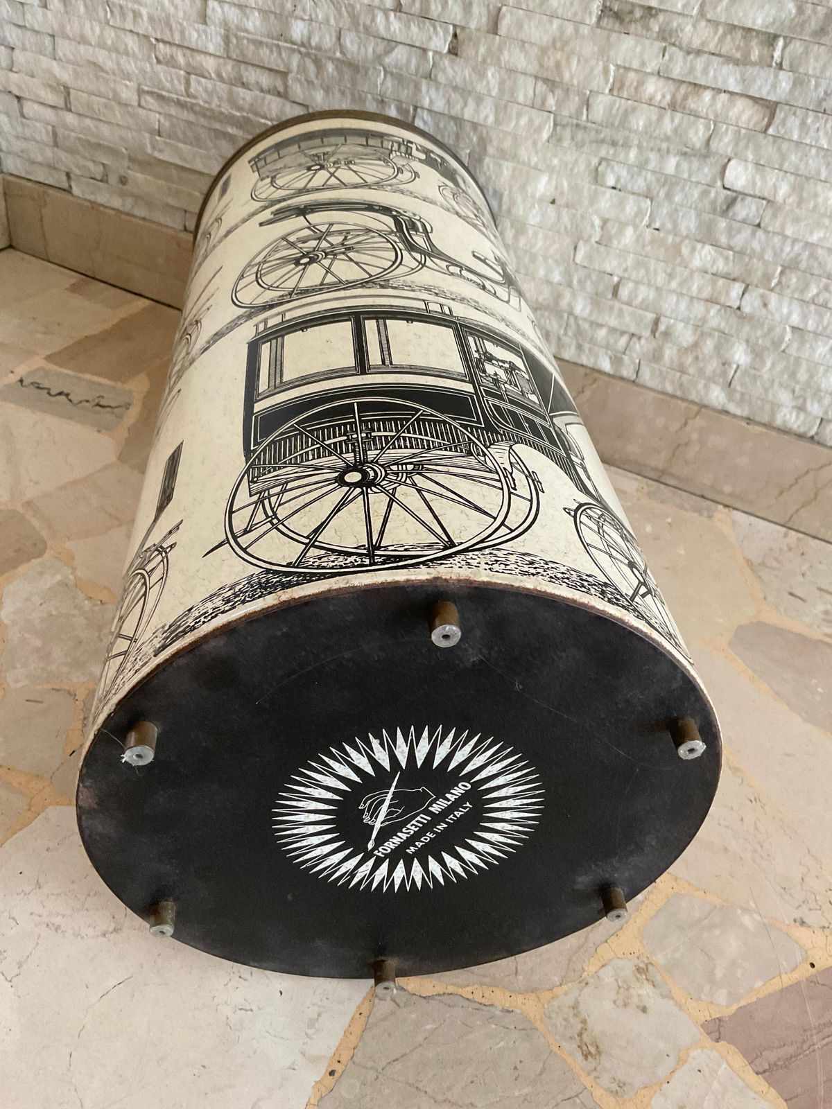 Piero Fornasetti Portaombrelli Metallo Serigrafato/Ottone. Serie Le Carrozze. photo furniture