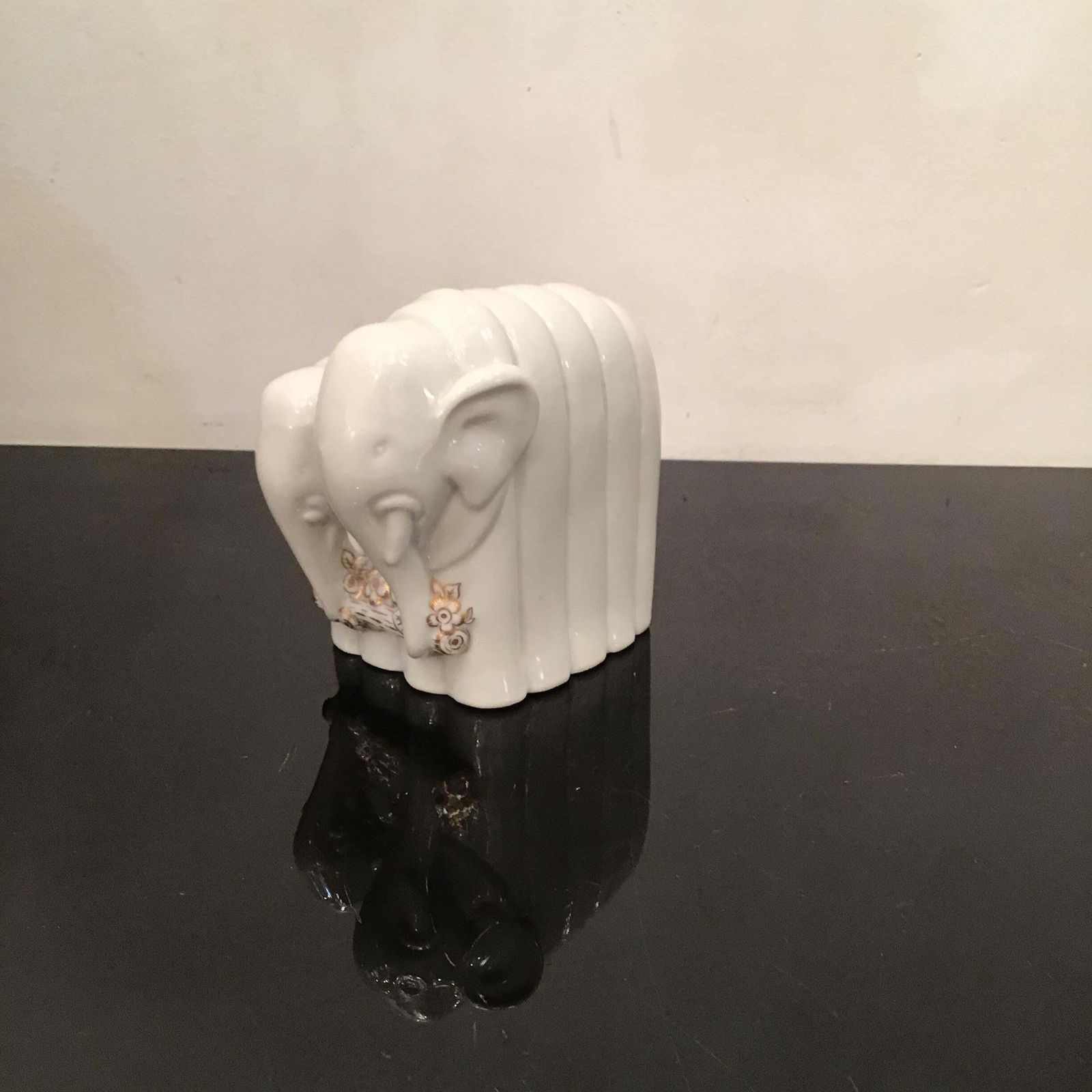 photo furniture Gio’ Ponti “ Elephant “ Porcelain Gold 1927 Italy