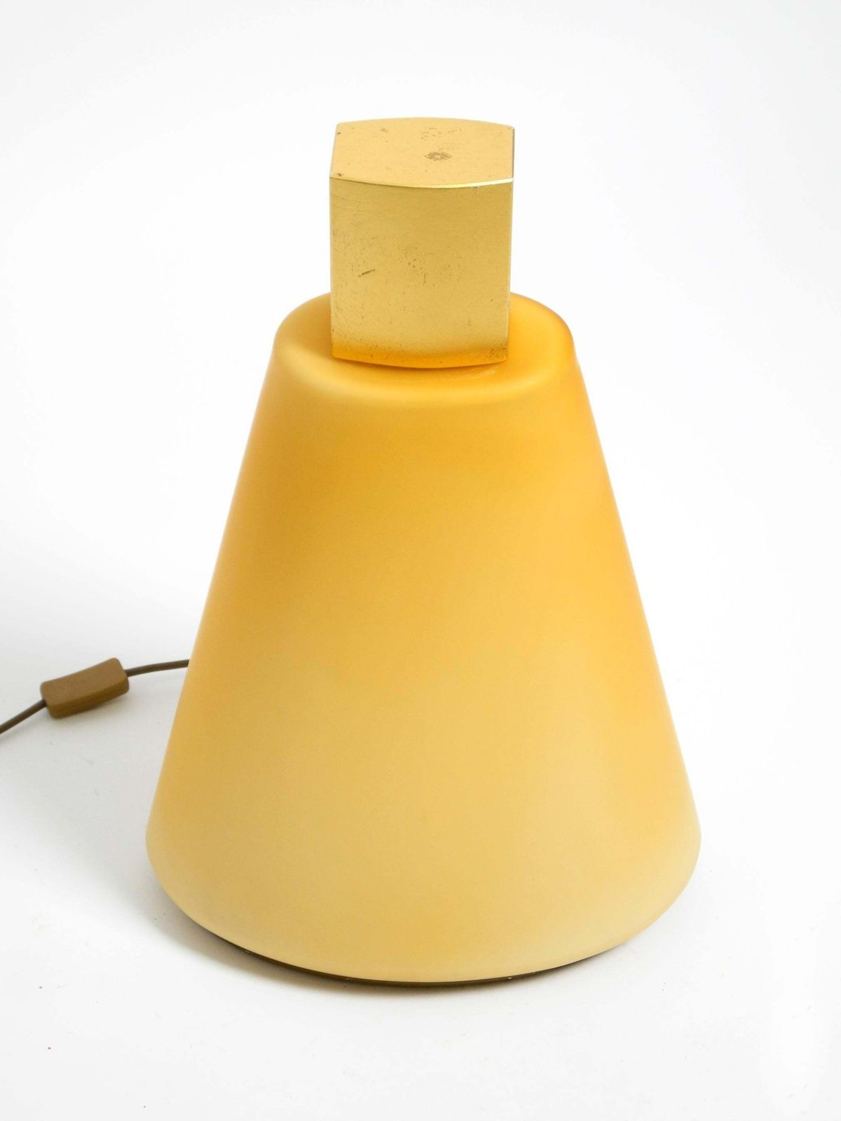 photo vinterior Large Original 90s Postmodern Floor Or Table Lamp Made Of Apricot Flashed Glass