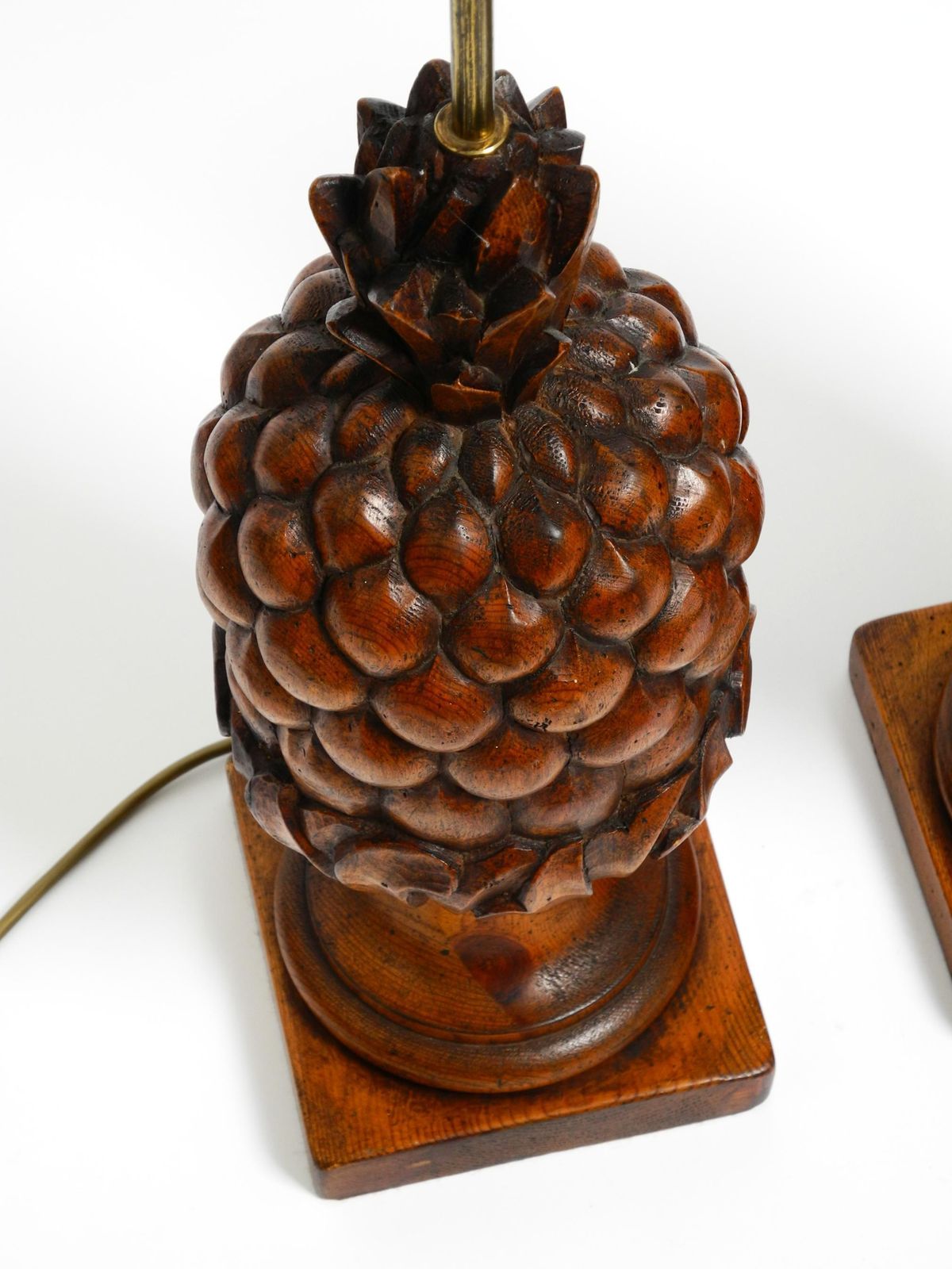photo vinterior Pair Of Large Mid Century Modern Pineapple Table Lamps Made Of Stained Pinewood