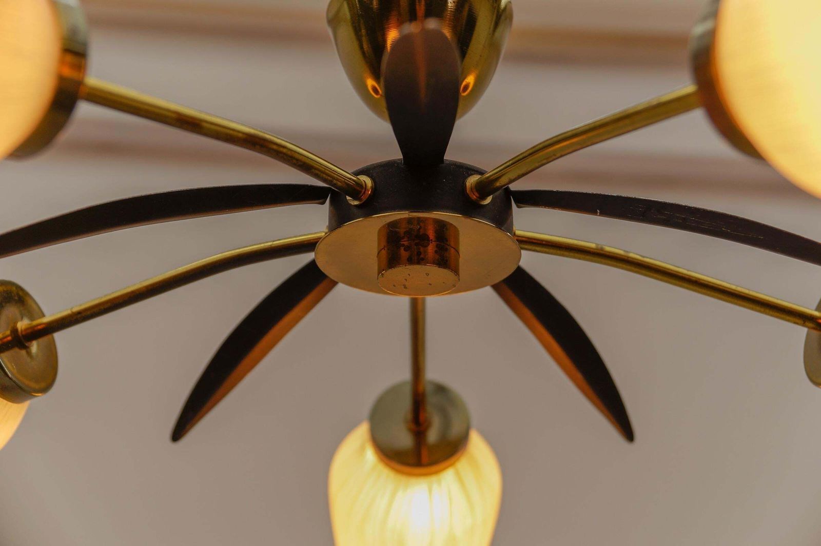 photo vinterior Mid Century Modern 5 Armed Brass And Glass Sputnik Lamp, 1950