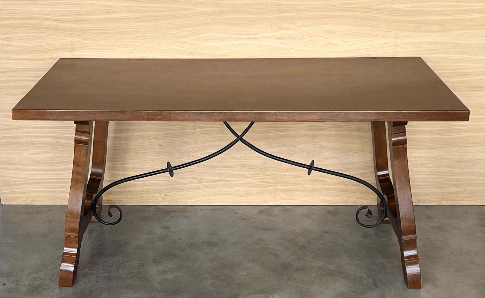 Table à manger ou console en noyer, pieds en lyre et plateau épais, Espagne, XXe siècle photo 5008.0