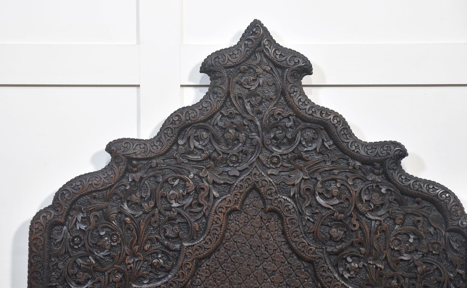 photo vinterior Pair Of 19th Century Carved Ceremonial Armchairs