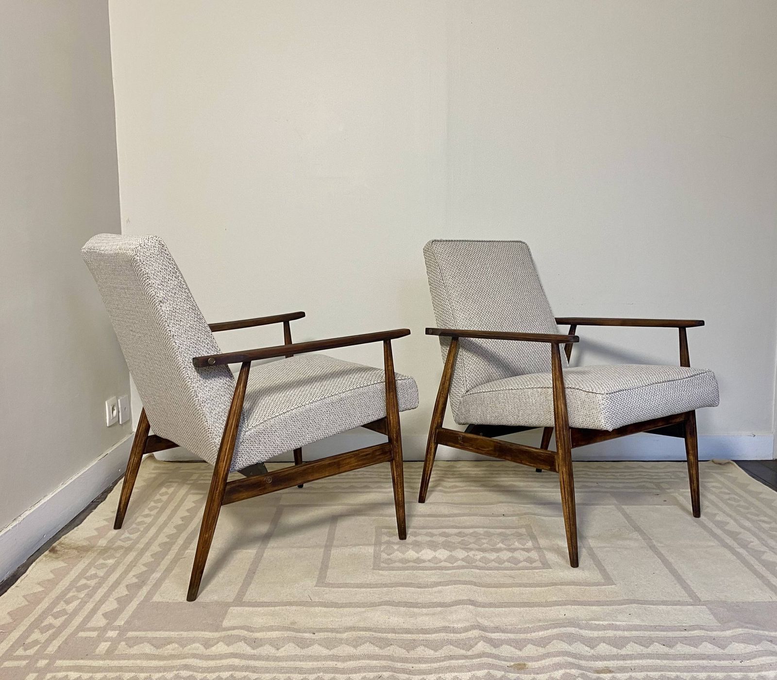 photo vinterior Pair Of Henryk Lis 300 190 Armchairs From The 70s In Mottled Grey Blue Fabric