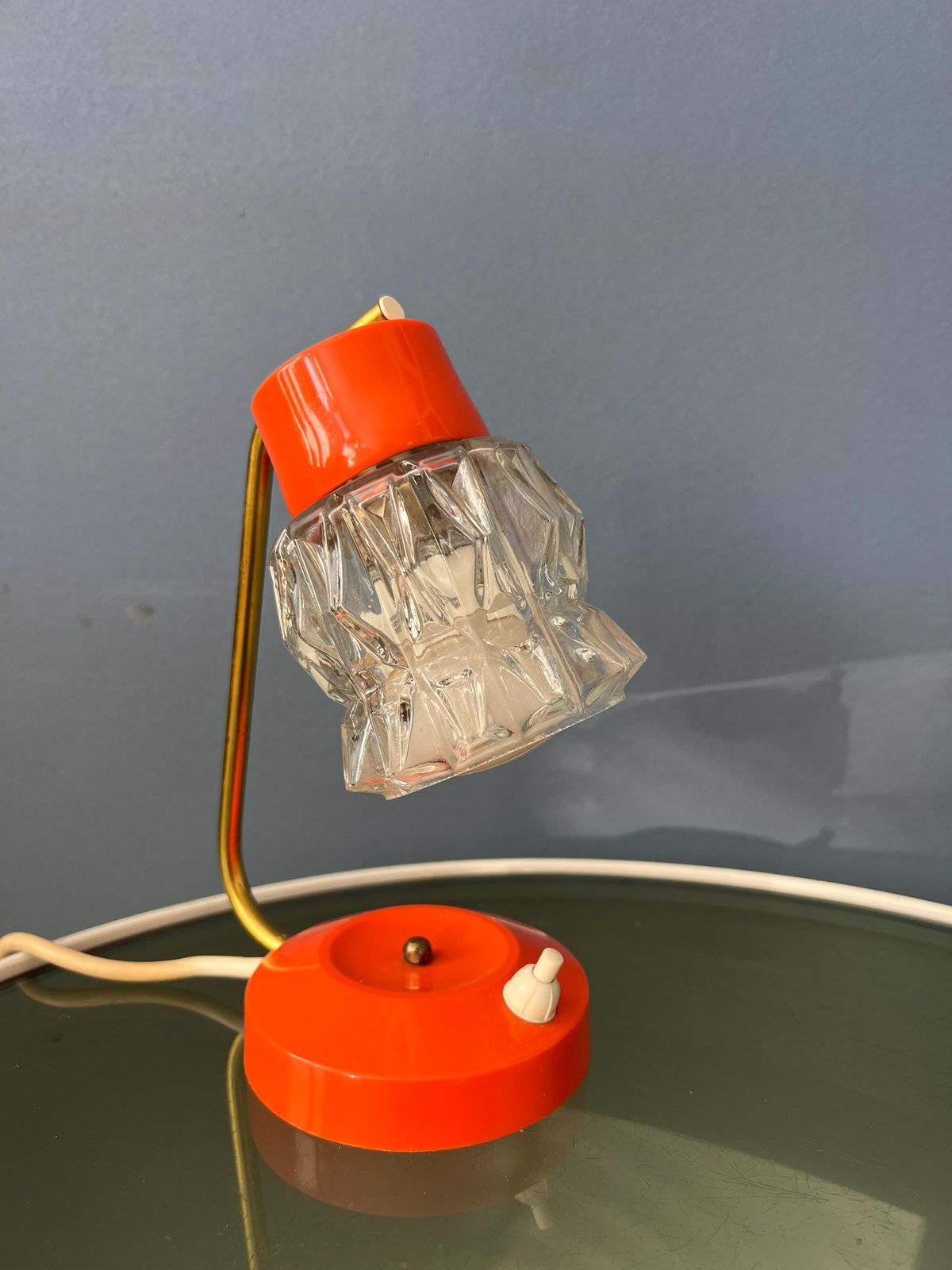 photo for sale Kleine Oranje Bureaulamp Met Heldere Kristallen Glazen Kap