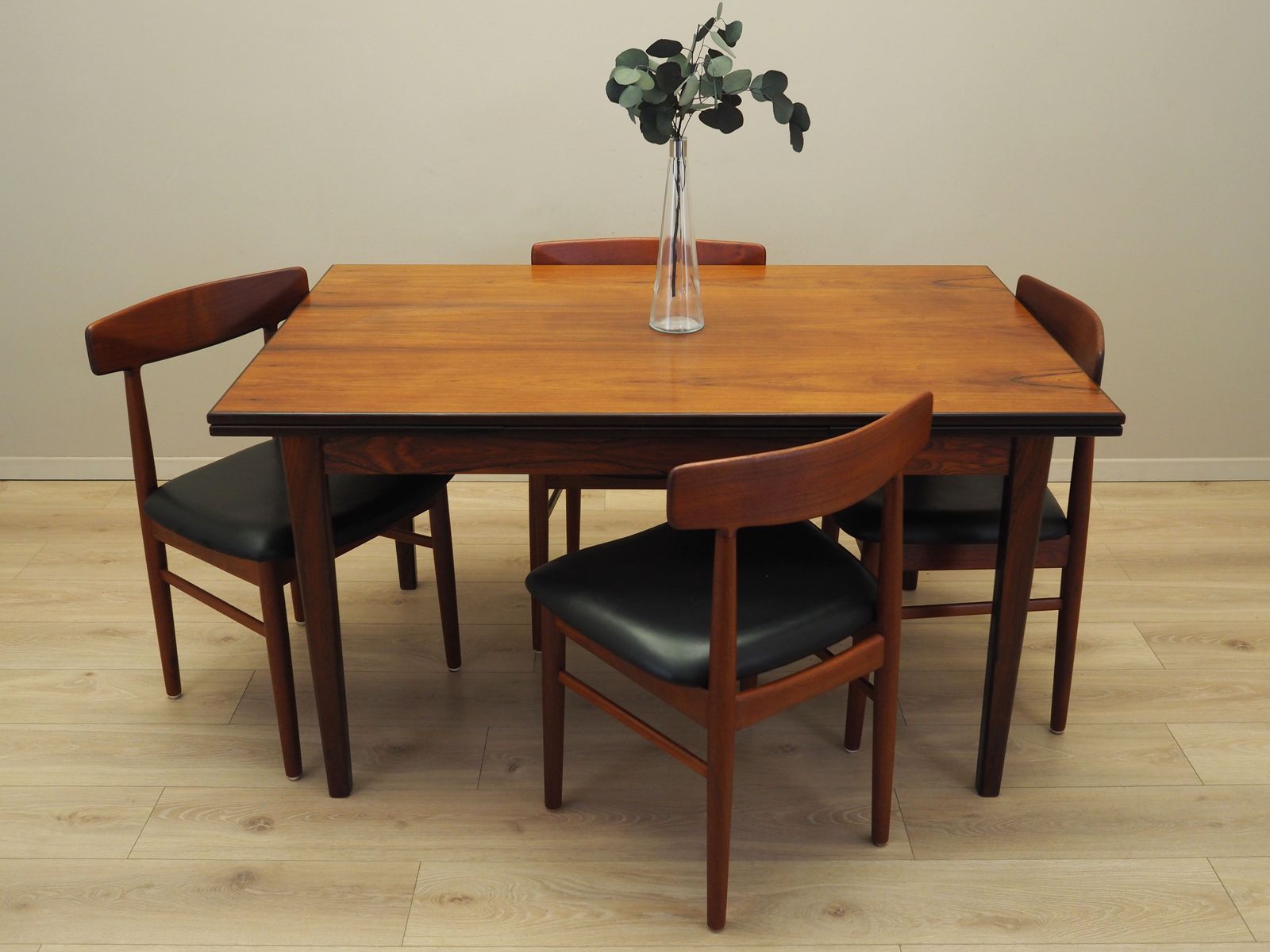 photo vintage Set Van Vier Teakhouten Stoelen, Deens Design, Ca. Jaren 1960, Fabrikant: Bruno Hansen, Ontwerper: Henning Kjærnulf