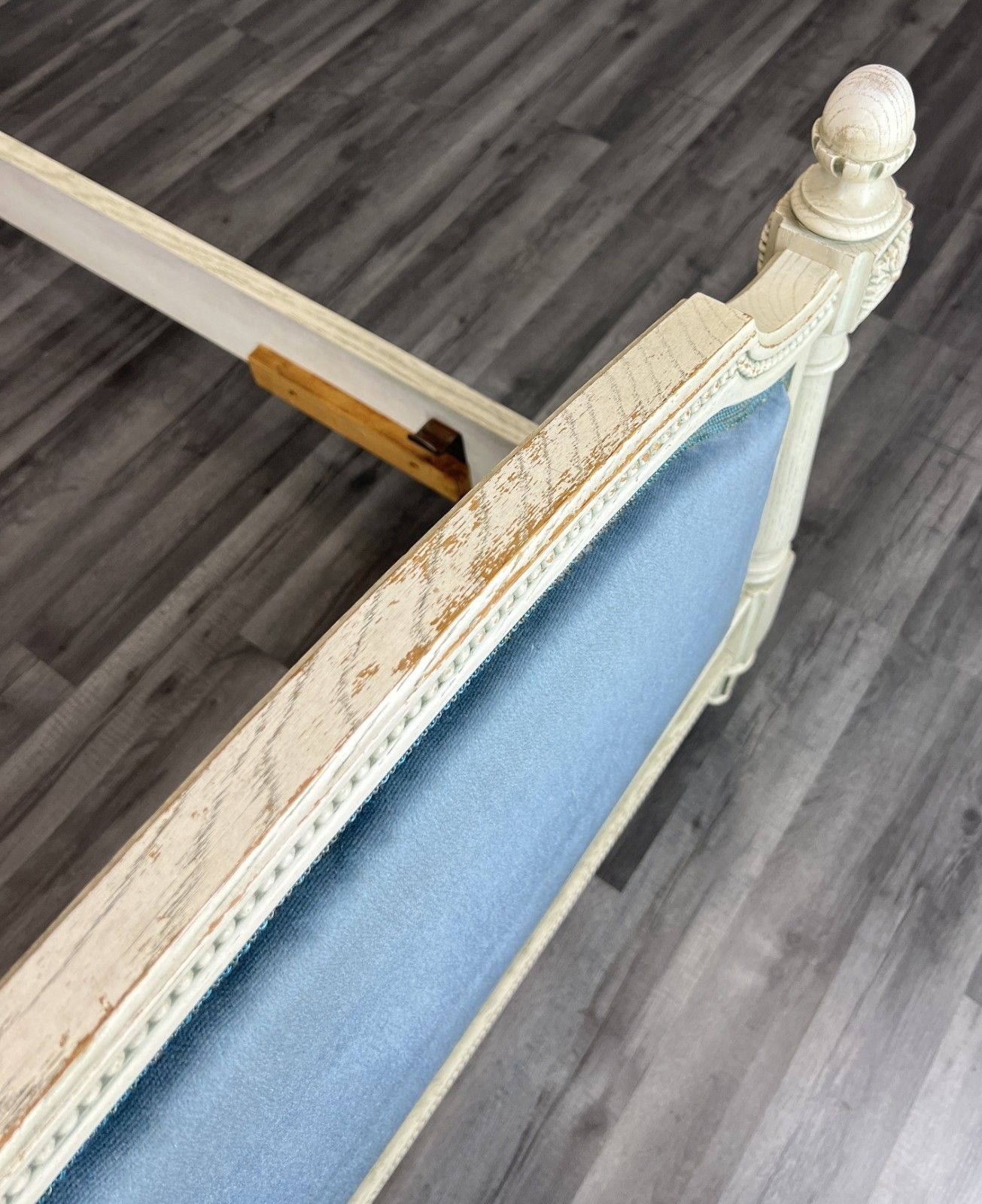 photo furniture Bed Vintage French Style Upholstered Carved Single Frame Lot 4073