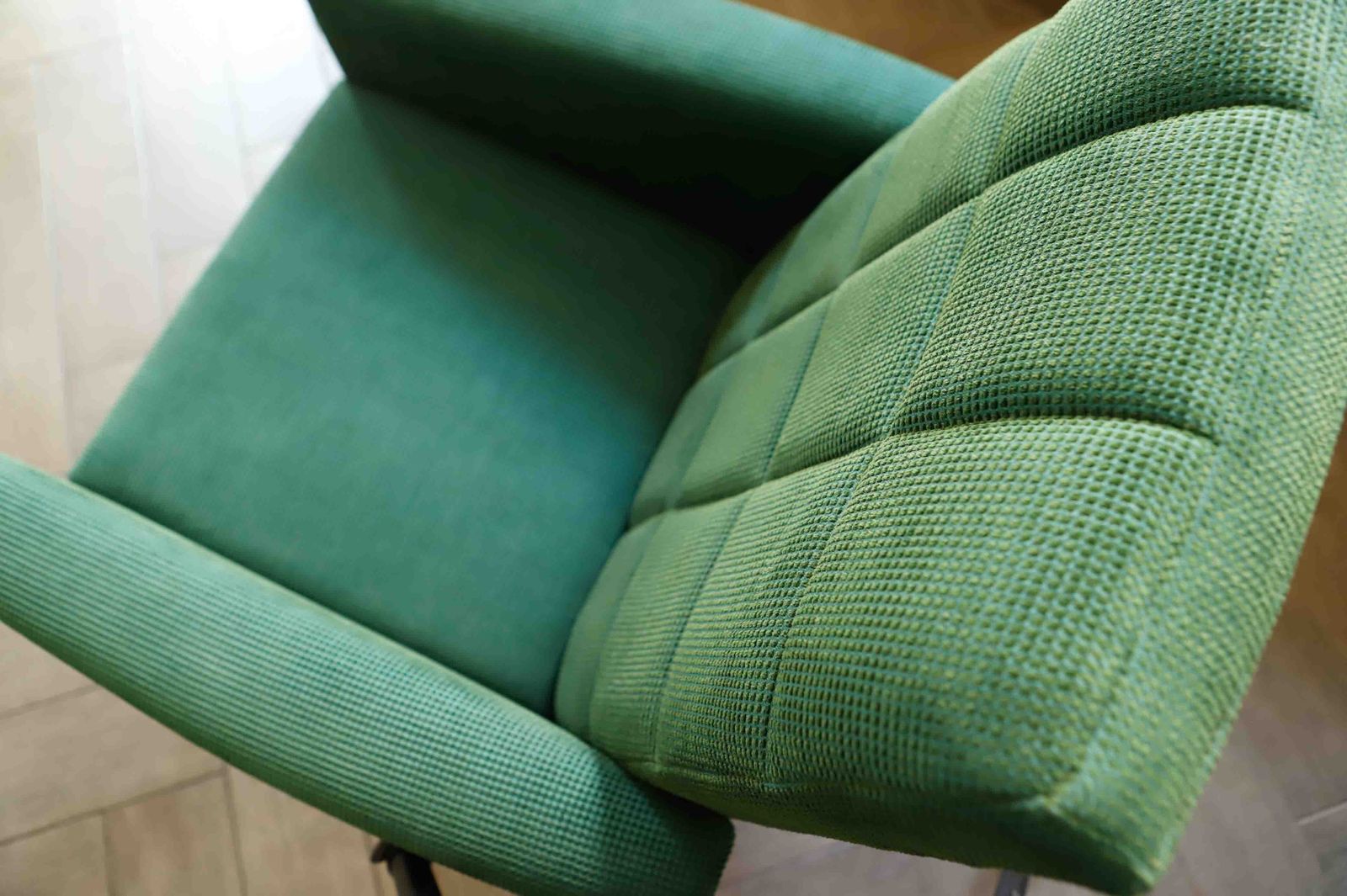 photo vinterior Pair Of Retro Swivel Chairs On Casters