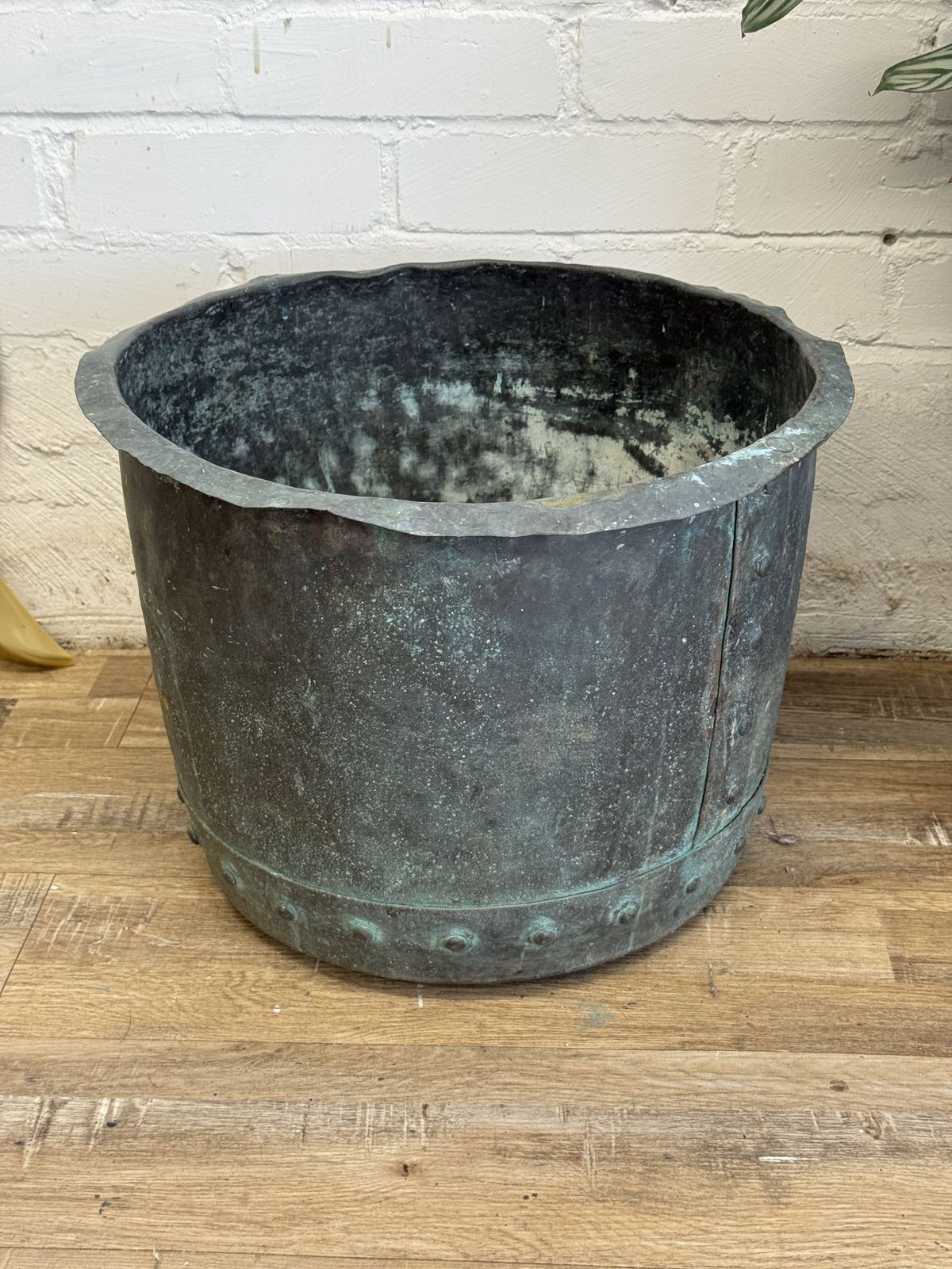 photo vinterior Antique Copper Copper – 19th Century Riveted Planter With Verdigris Patina