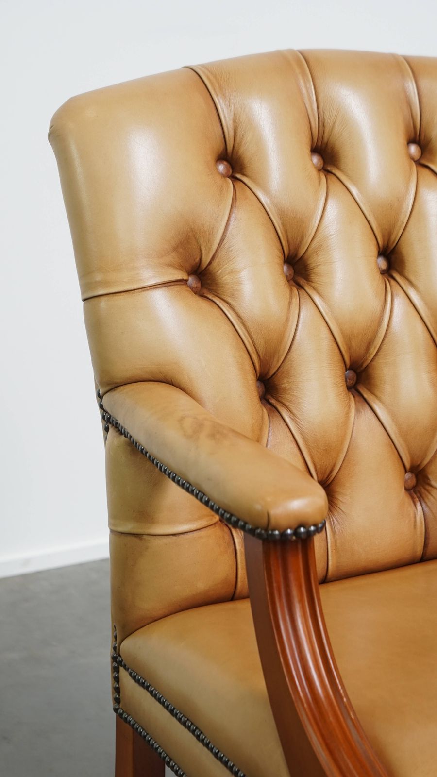 622.8974999999999 Beautiful And Luxurious Cowhide Chesterfield Dining/Side Chair In English Style In A Light Cognac Color photo