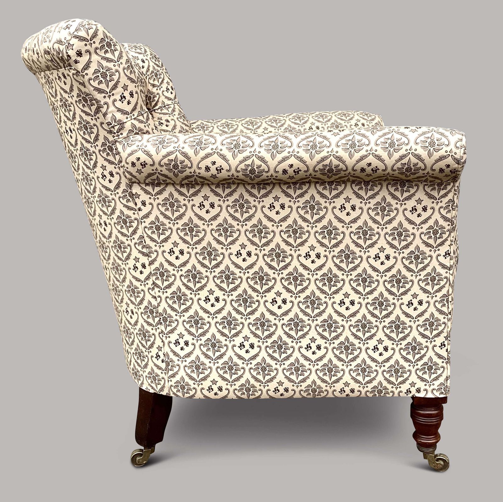 Furniture Good C19th Howard And Sons Upholstered Woodstock Armchair photo