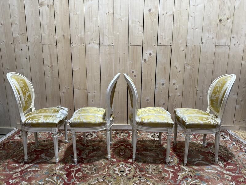 Suite De 4 Chaises Médaillons De Style Louis XVI Rechampi Blanc Cassé photo 320.0