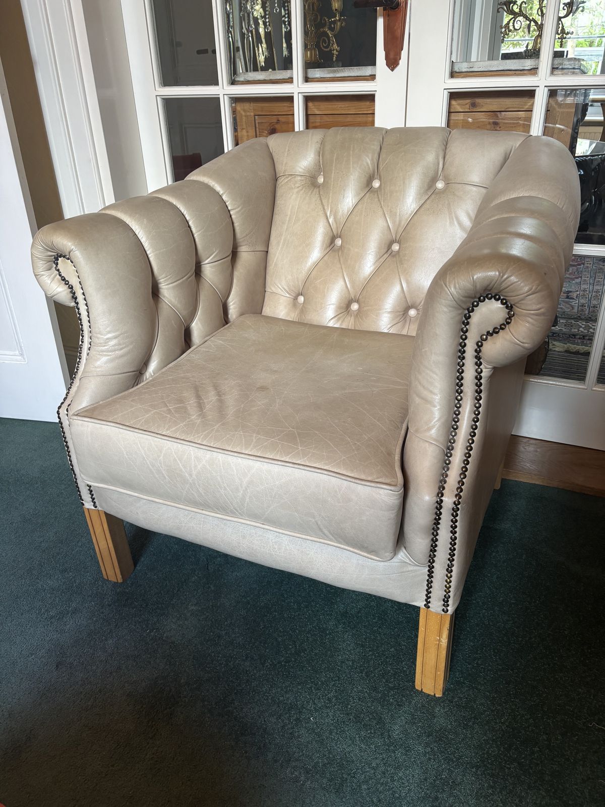 Cream Chesterfield Style Leather Armchair photo furniture