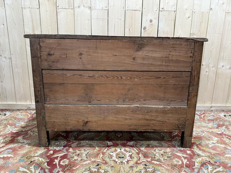 Commode époque Louis XV En Noyer Massif à Poignée Coquilles Sculptées photo vintage