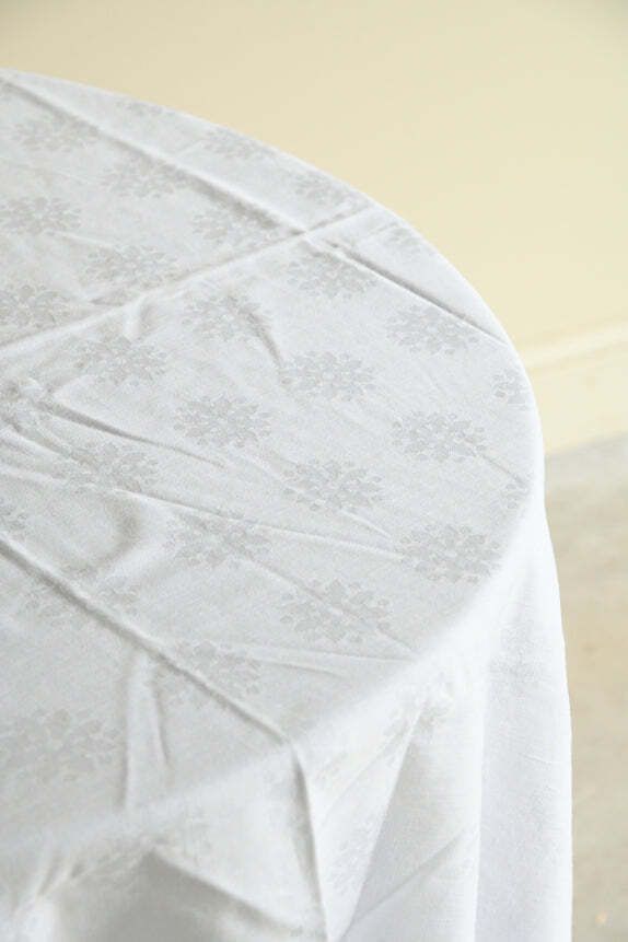 photo furniture Vintage Square White Linen Tablecloth