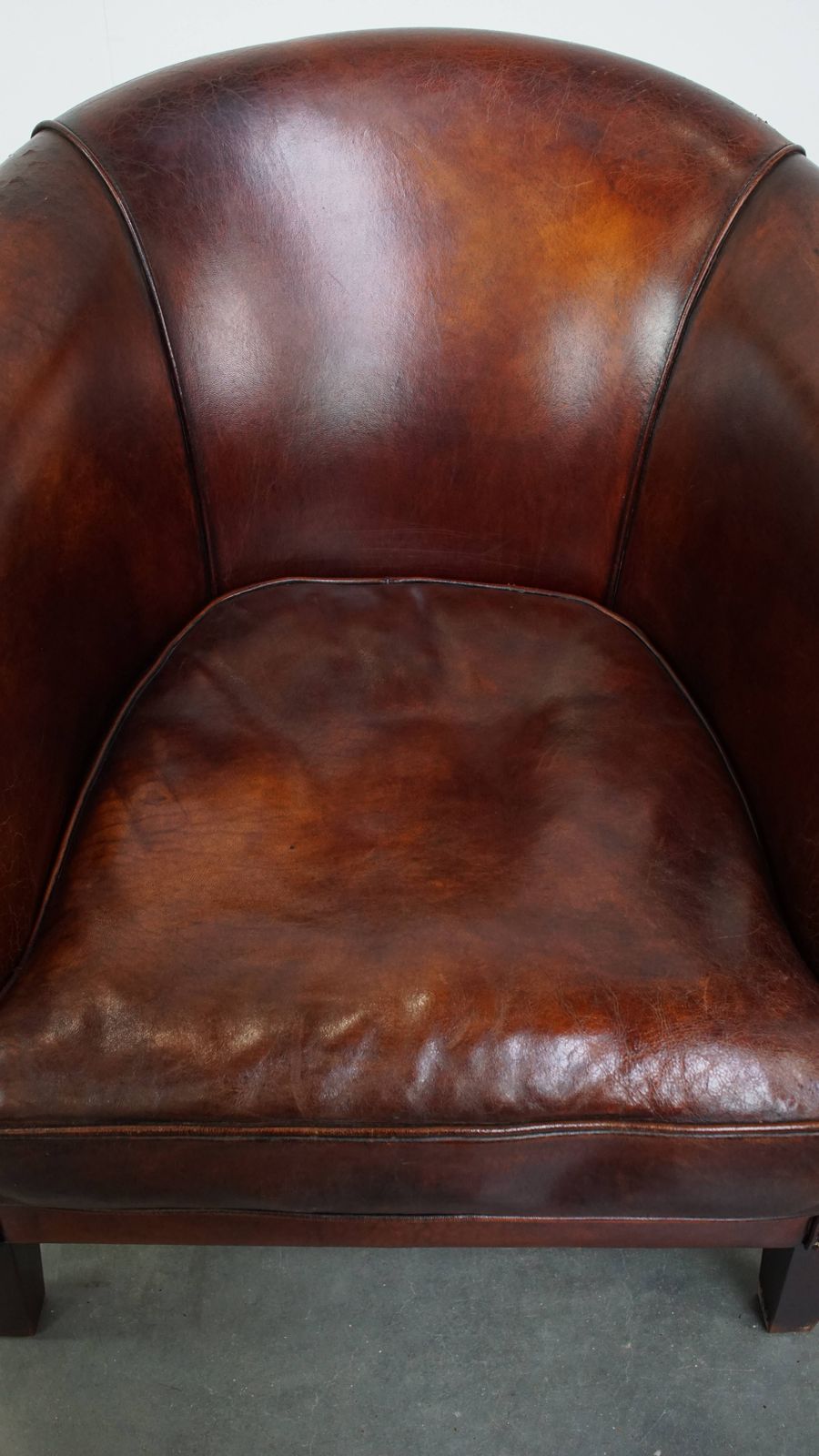 Schapenvacht Club Fauteuil In Een Mooie Warme Cognackleur Met Een Fraaie Patina photo vinterior