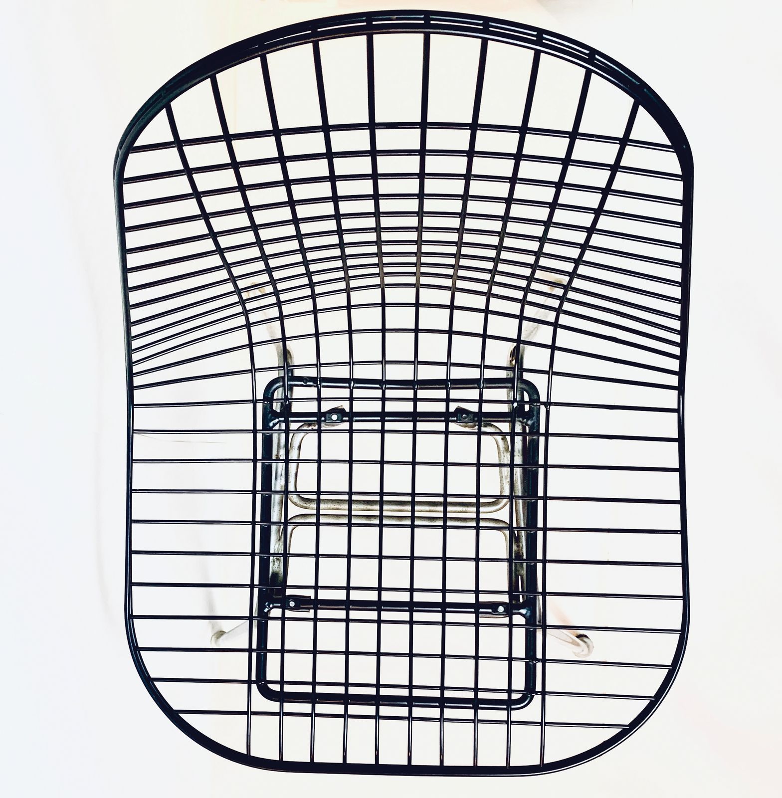 photo vinterior A Pair Of Dkr Wire Chairs By Charles Eames For Herman Miller