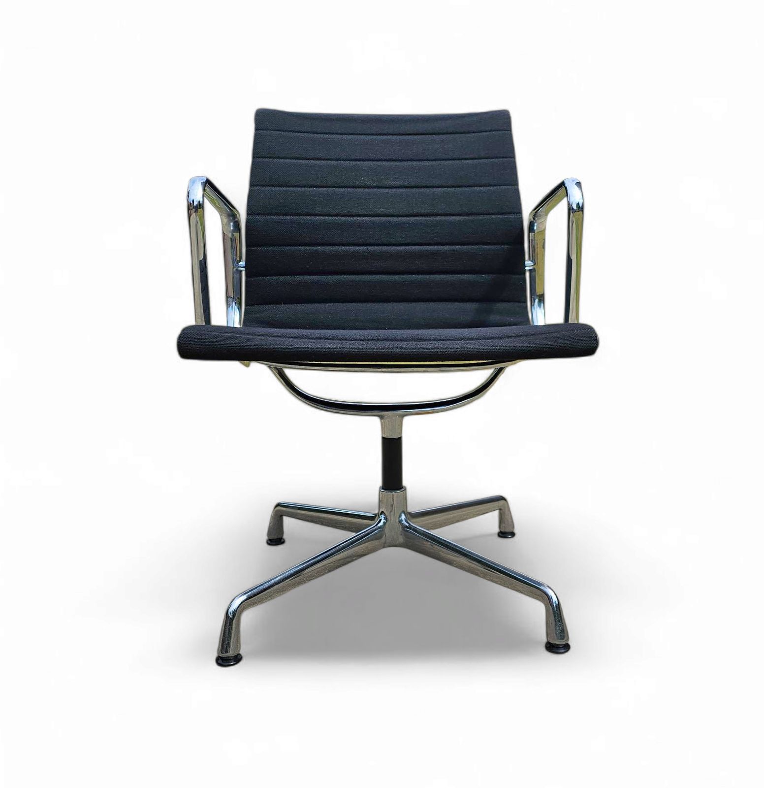 photo furniture Ea 107 / 108 Alu  S / Eames / Vitra Office Chair / Black Hupsak Fabric / Chrome Frame