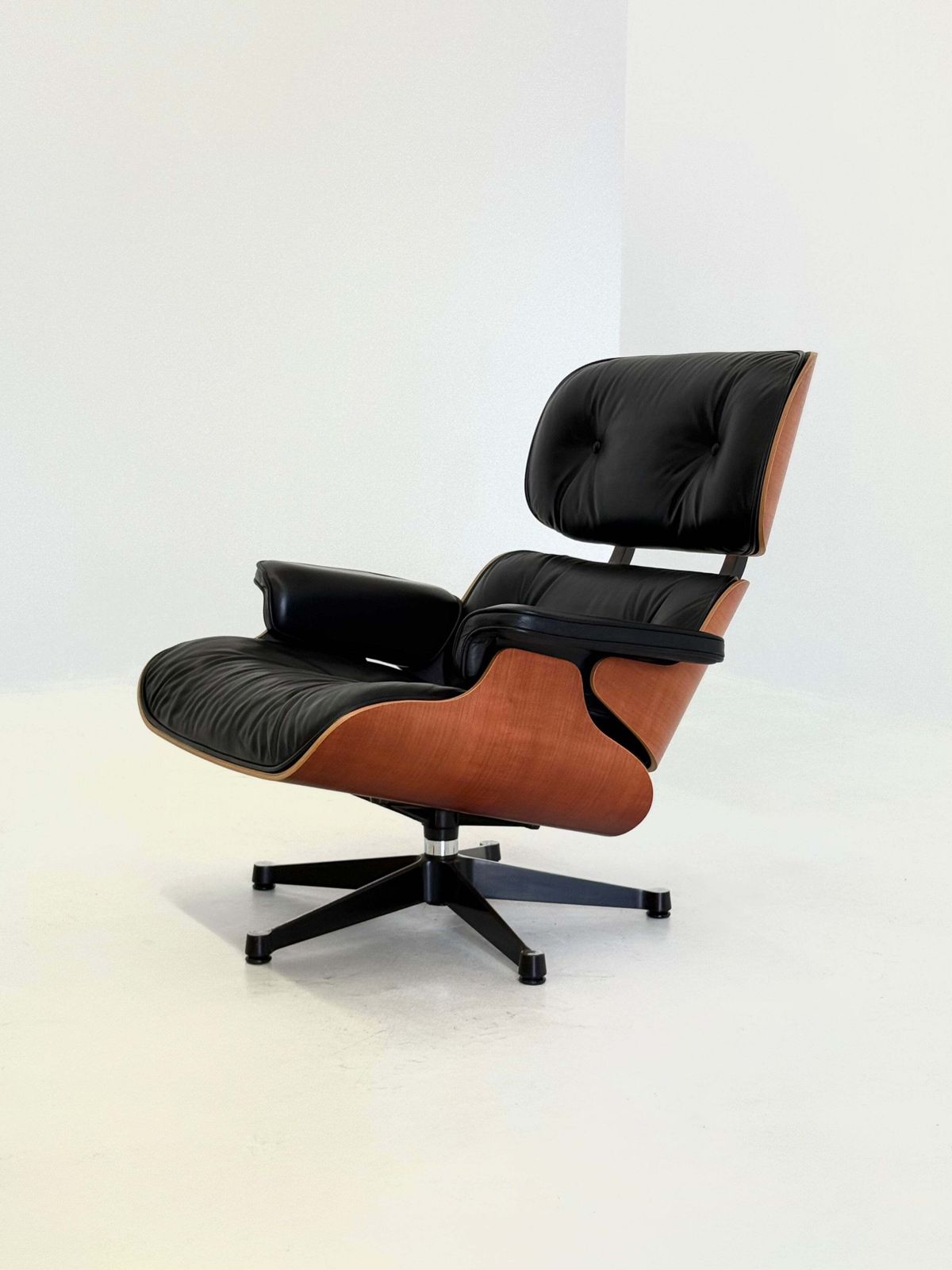 Eames Lounge Chair Door Charles En Ray Eames Voor Vitra