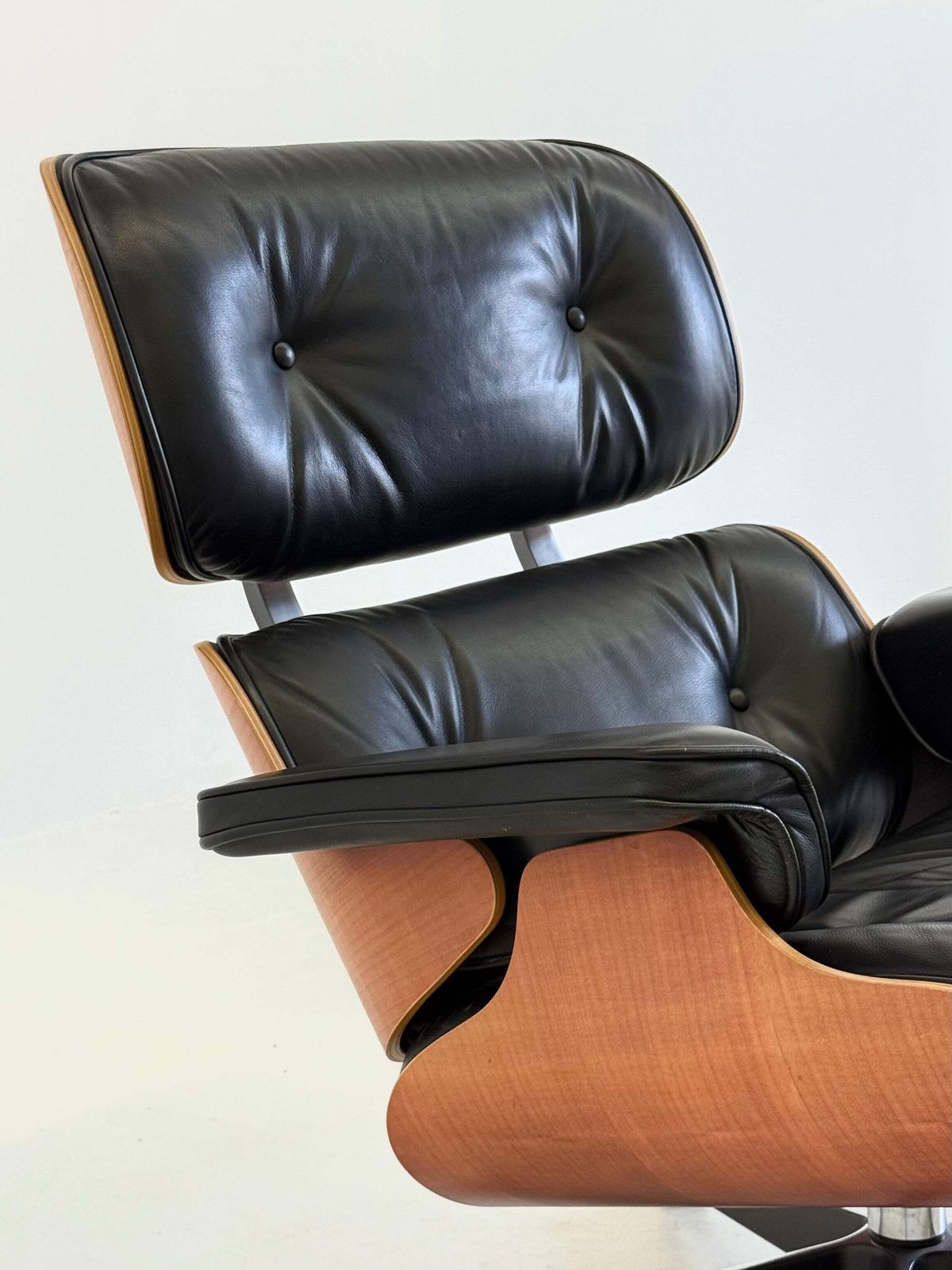 Eames Lounge Chair Door Charles En Ray Eames Voor Vitra photo buy