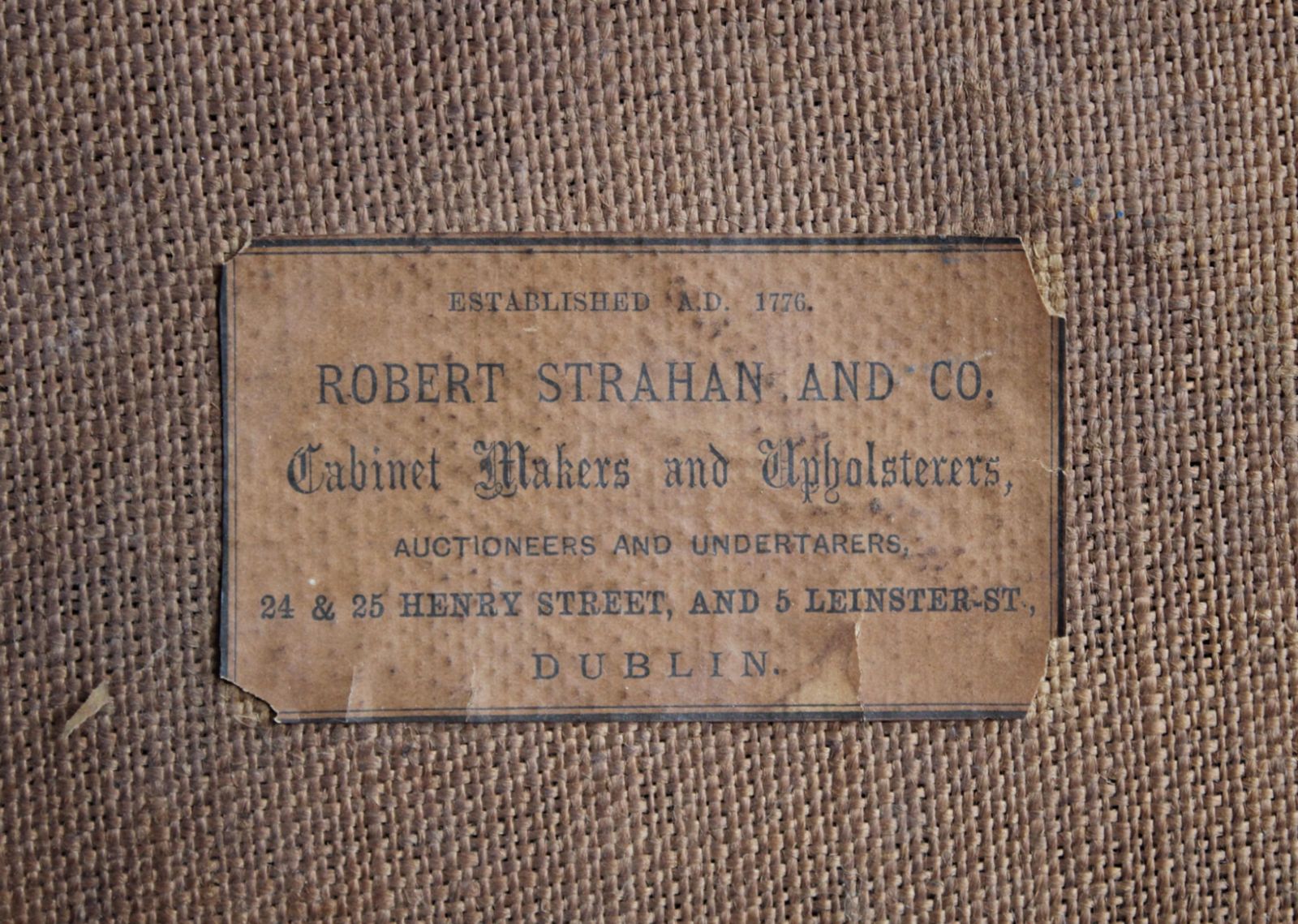photo vintage Circa 1845 Robert Strahan & Co Ireland Dublin Red Leather Armchair, Elveden Hall