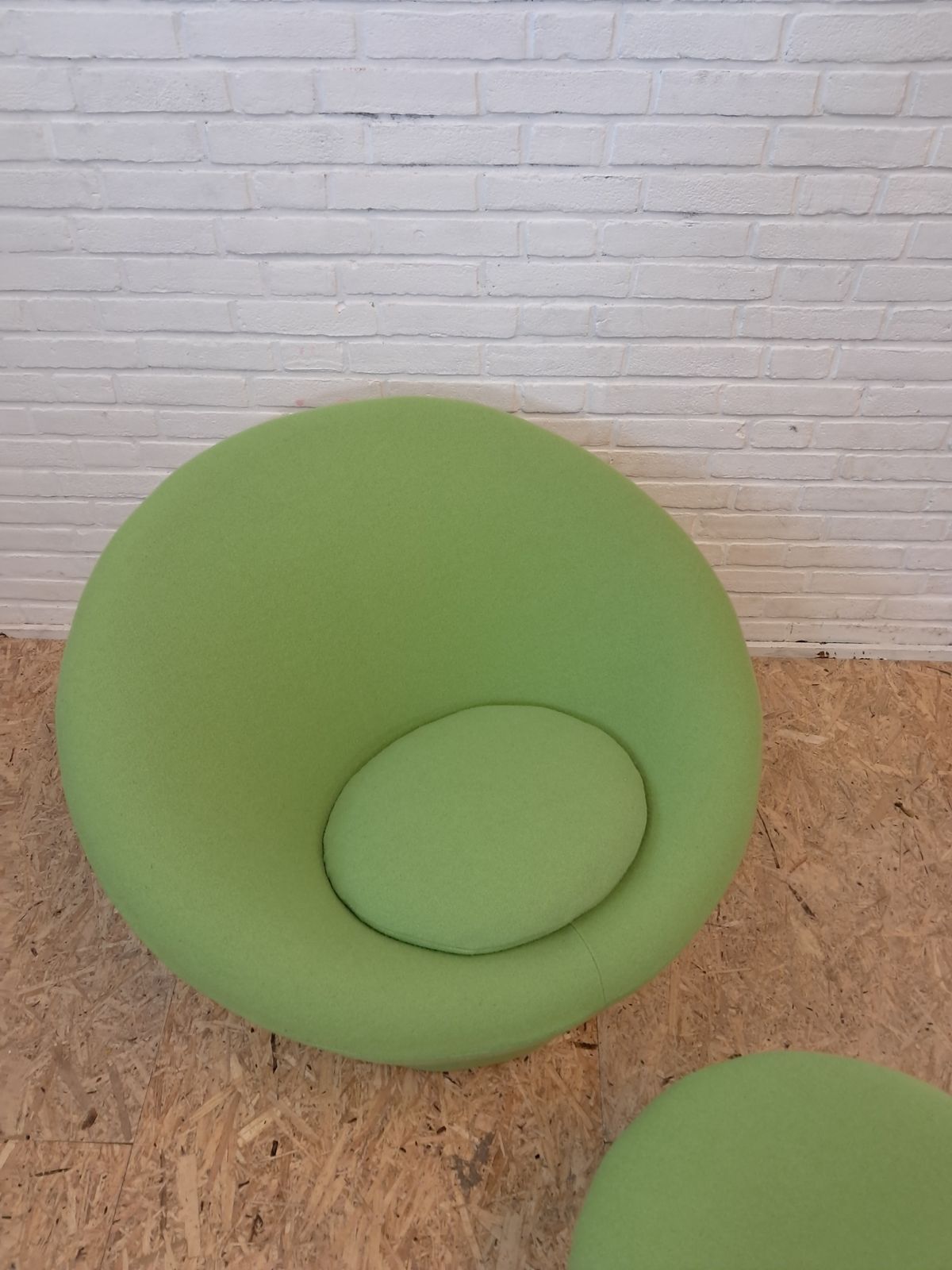Mushroom 560 Artifort, Chair And Hocker photo 2033.0