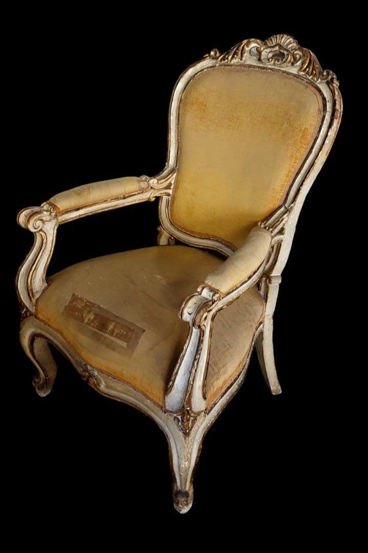 photo furniture 18th Century Antique Lacquered And Gilded Carved Wooden Armchair