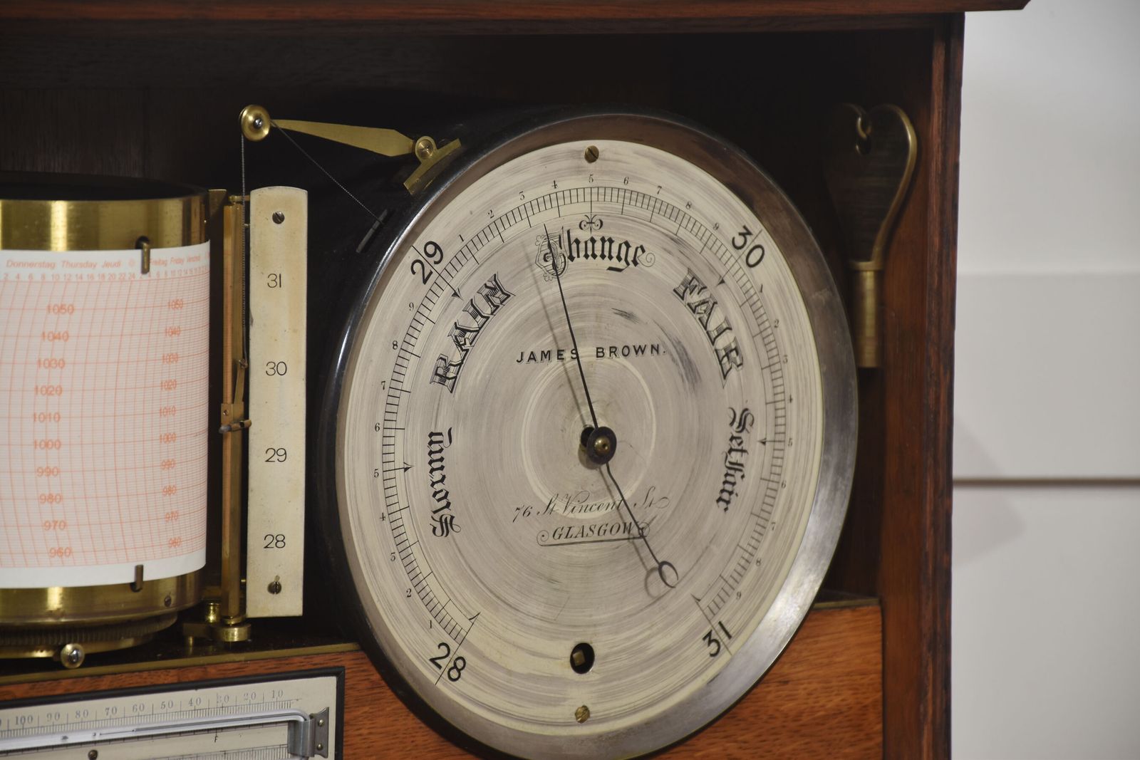 Oak Cased Weather Station photo vinterior