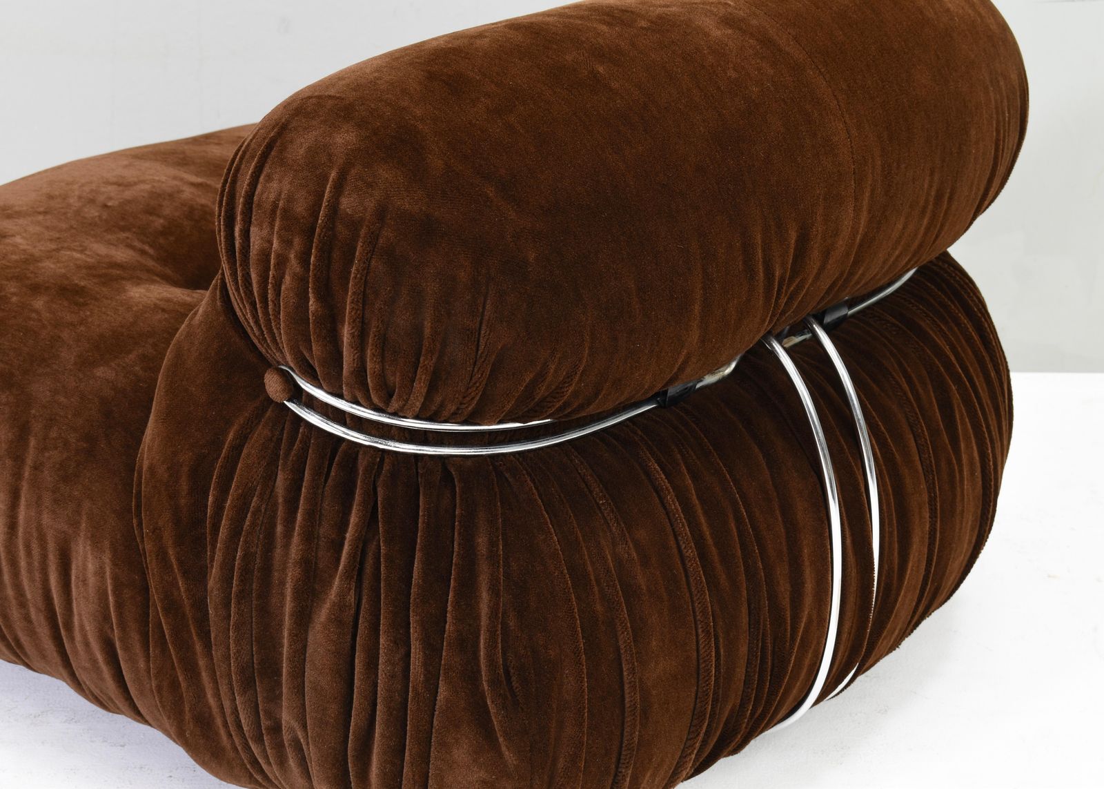 photo vintage Soriana Chair By Scarpa In Original Chocolate Brown Mohair   Cassina, 1960s