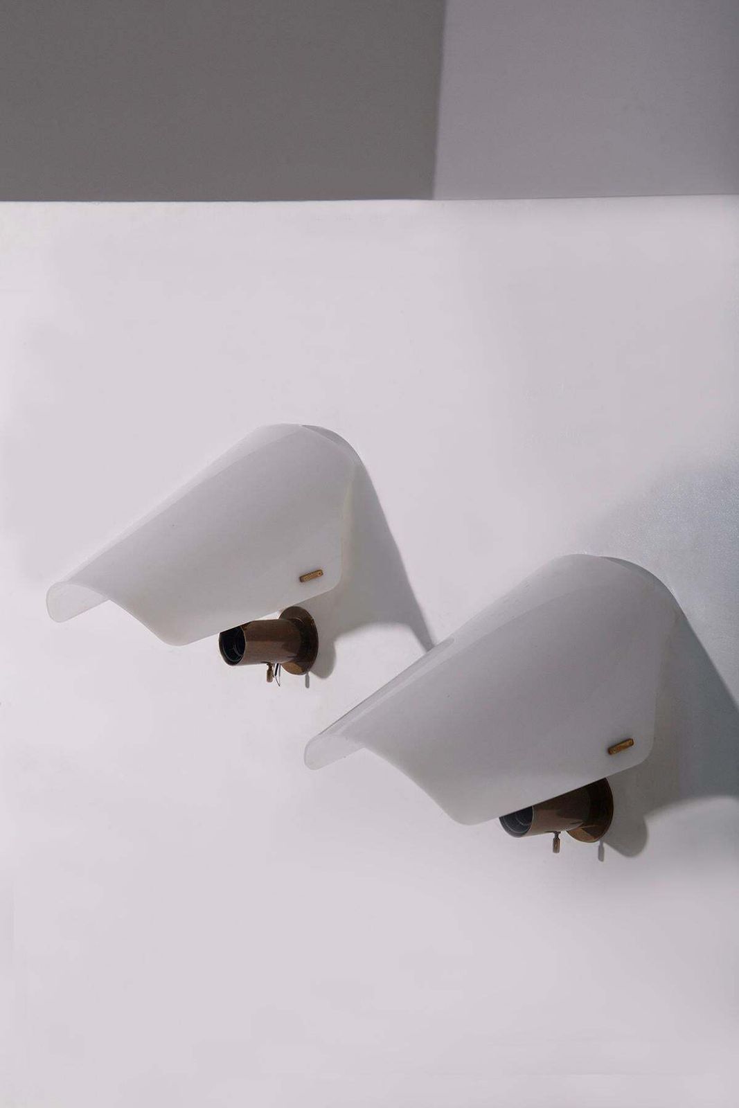 Pair Of Wall Sconces By Gino Sarfatti For Arteluce In White Plexiglass photo 2588.0
