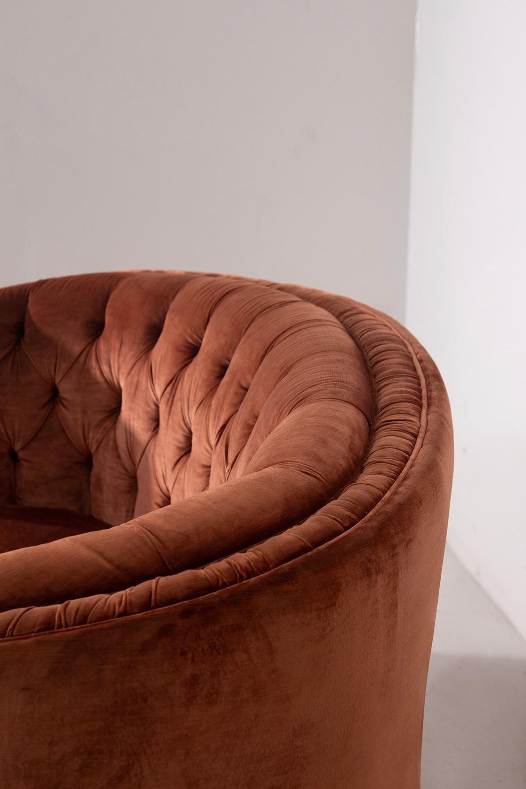 16937.0 Pair Of Italian Sofas In Orange Capitonné Velvet In Art Deco Style photo
