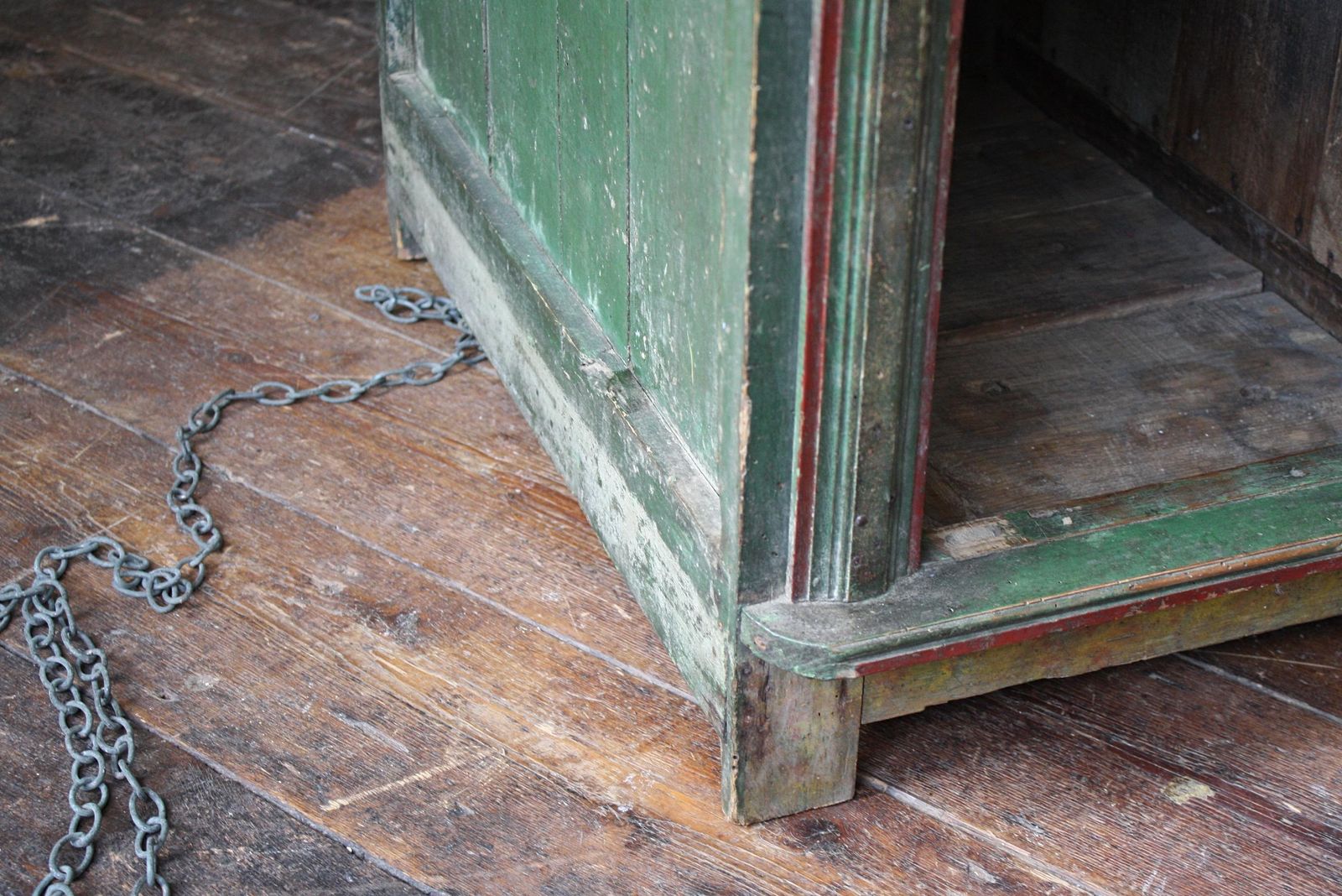 photo vintage Late 19th Century Original Painted Green Faux Marble Dog Canine Kennel