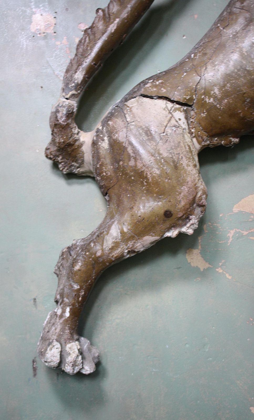 Huge 18th Century Heraldic Armorial Plaster Gesso Gilt Lion photo vinterior