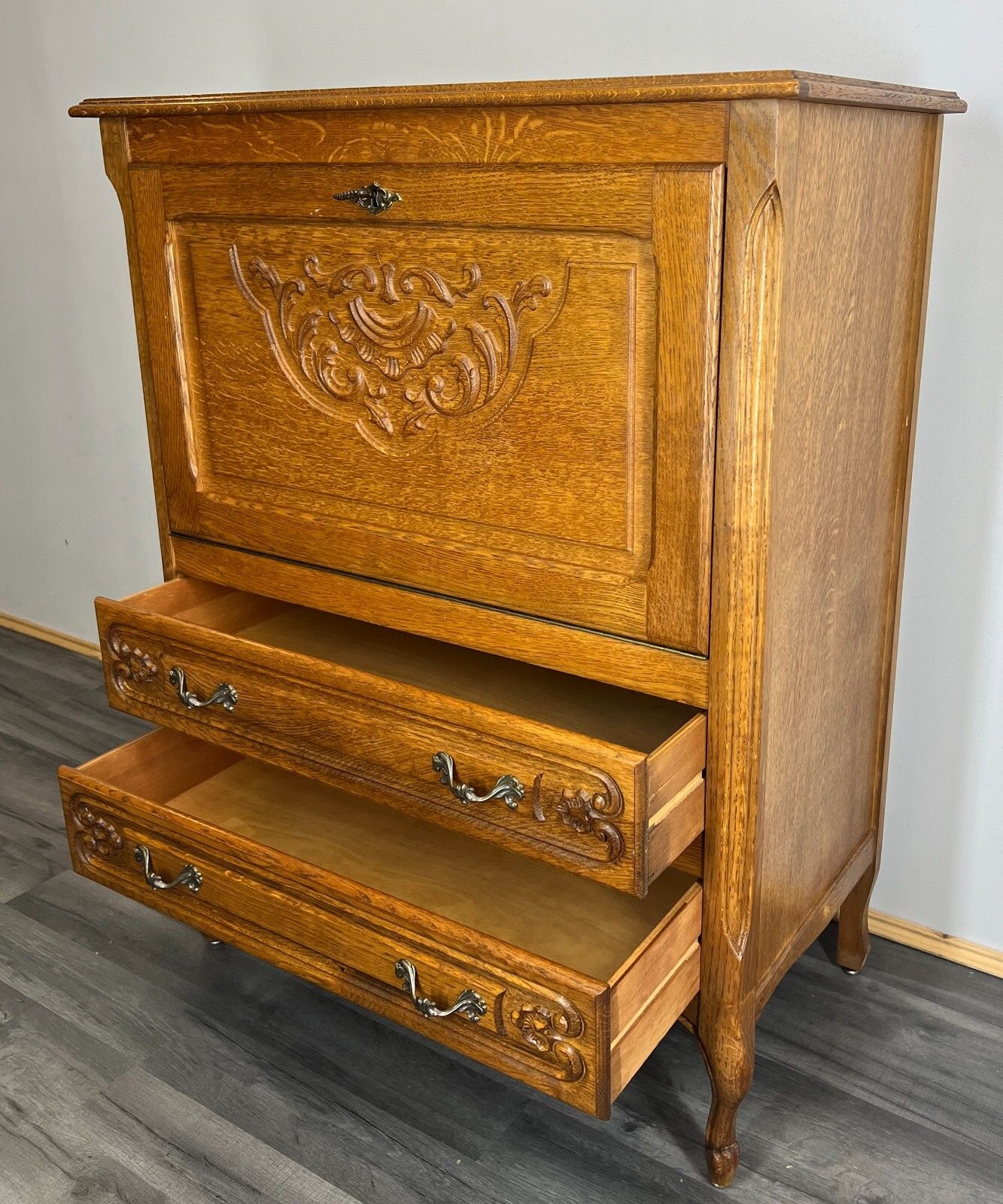 photo furniture Amazing Vintage French Louis XIV/ Sideboard / Cabinet (Lot 2646)