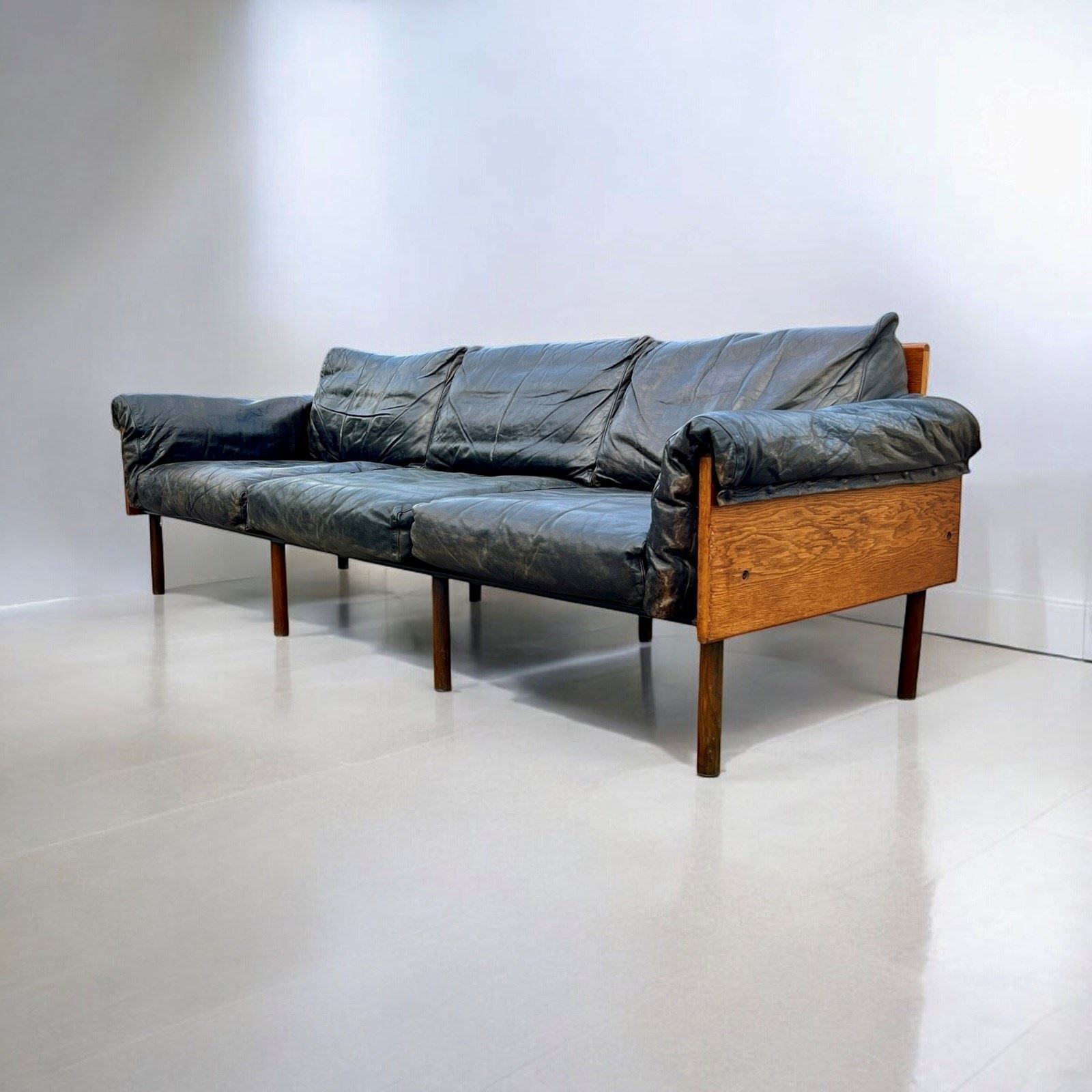 'Ateljee' Leather And Ash Sofa And Armchair By Yrjö Kukkapuro For Haimi Finland photo for sale