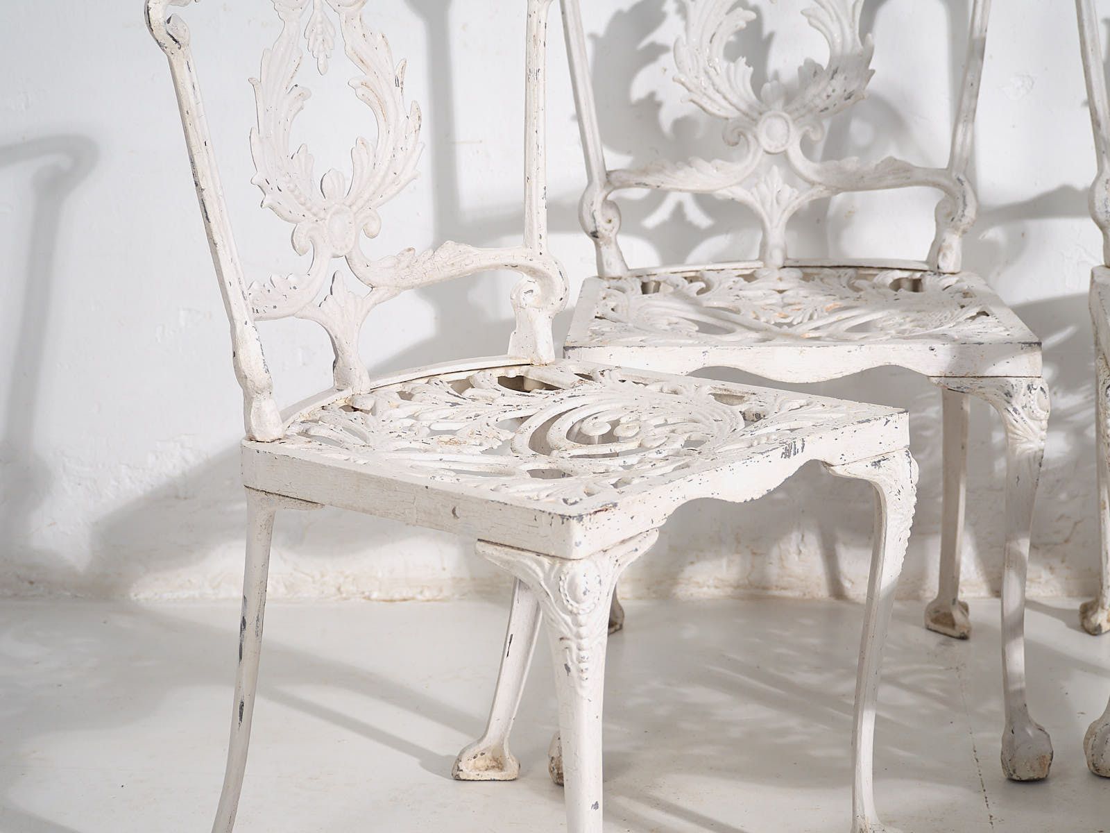 Vintage White Garden Table And Chairs (C.1950). Set Of 5 Pieces photo vinterior