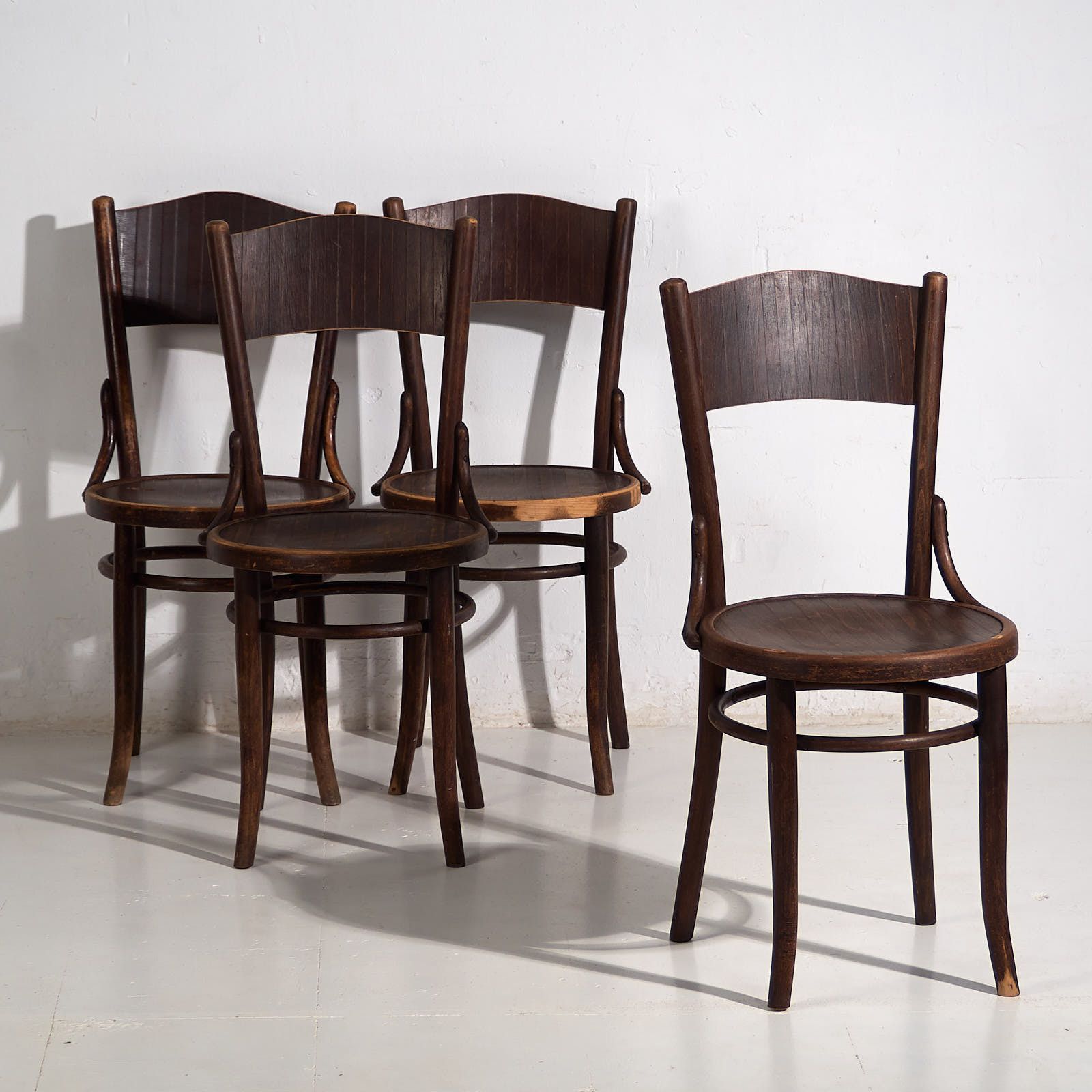 Thonet Mundus Antique Bentwood Chairs (C.1920). Set Of 4 Pieces #3