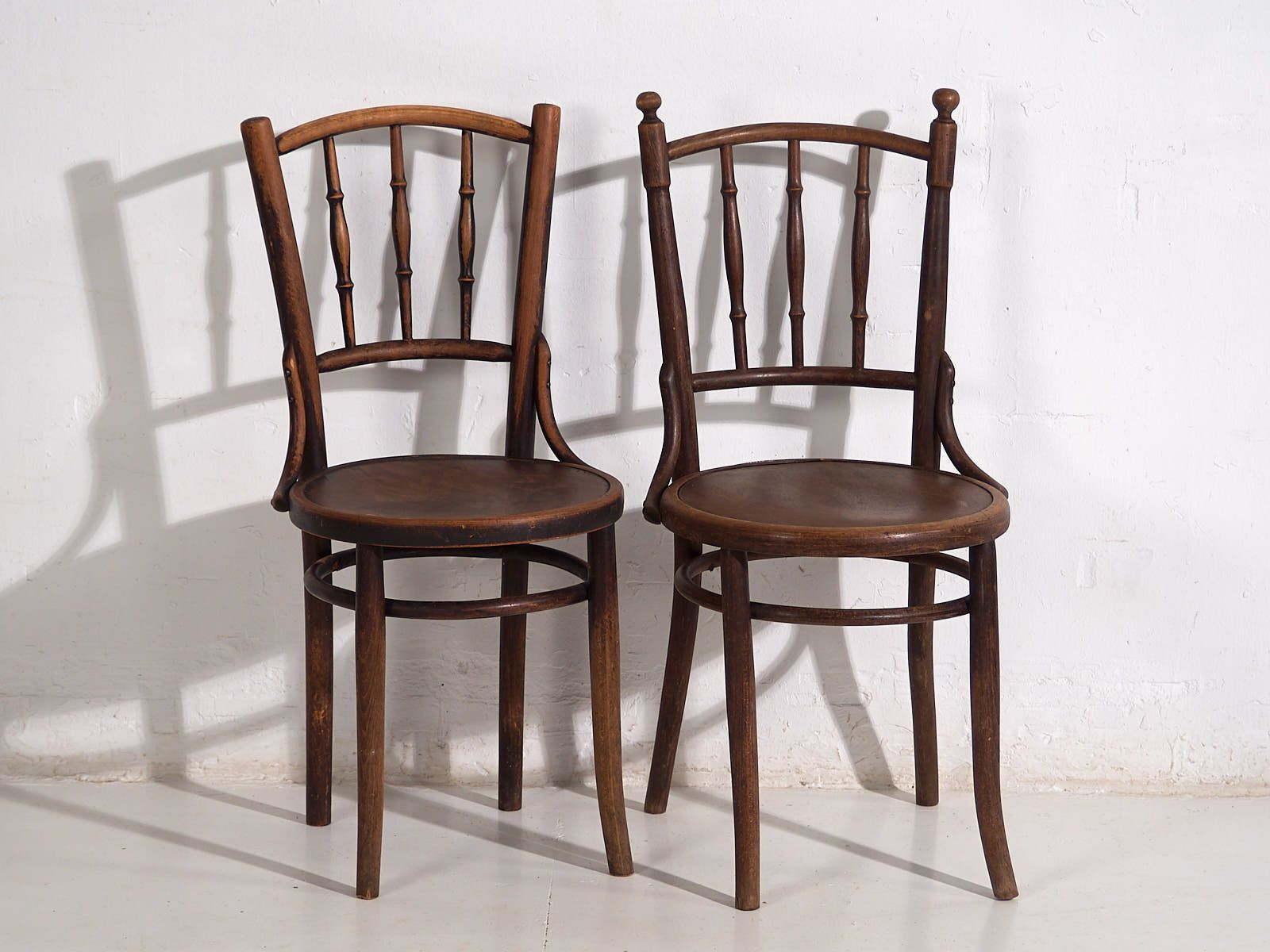 photo furniture Antique Bentwood Dining Chairs (C.1920). Set Of 6 Pieces #2