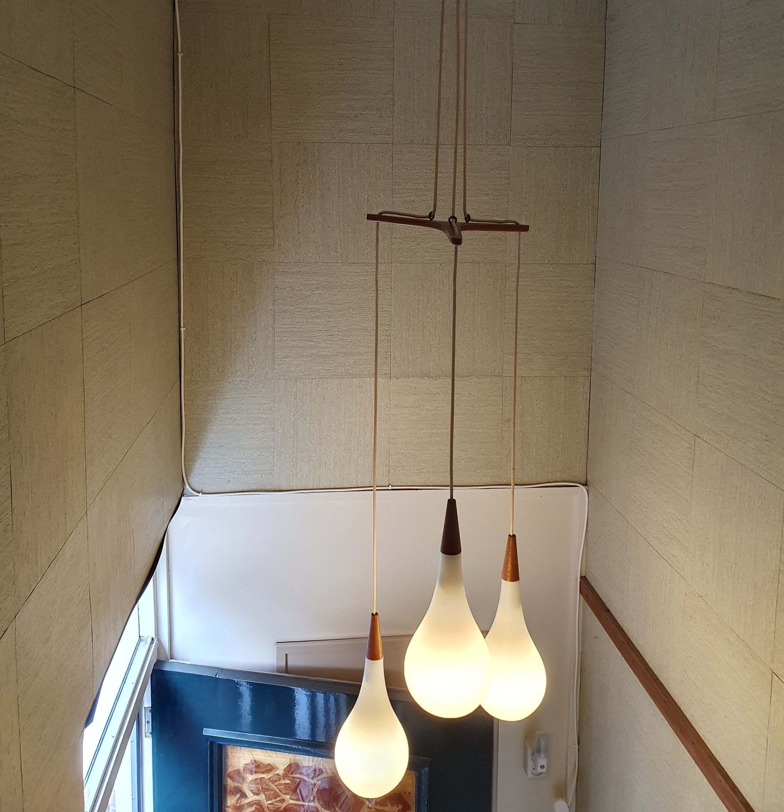 Holmegaard   Michael Bang   Triangle Raindrop Hanglamp / Pendant   Opaal Wit / Opal White   Teak   Midcentury Design Cluster Pendant Light photo for sale
