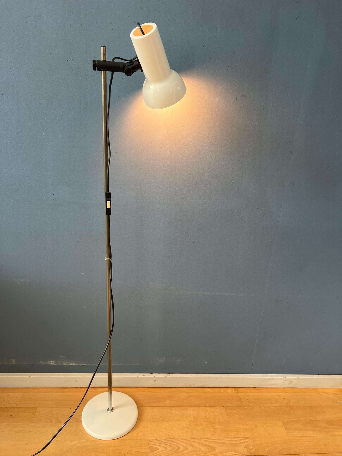 Kleine Witte Mid Century Vloerlamp photo furniture