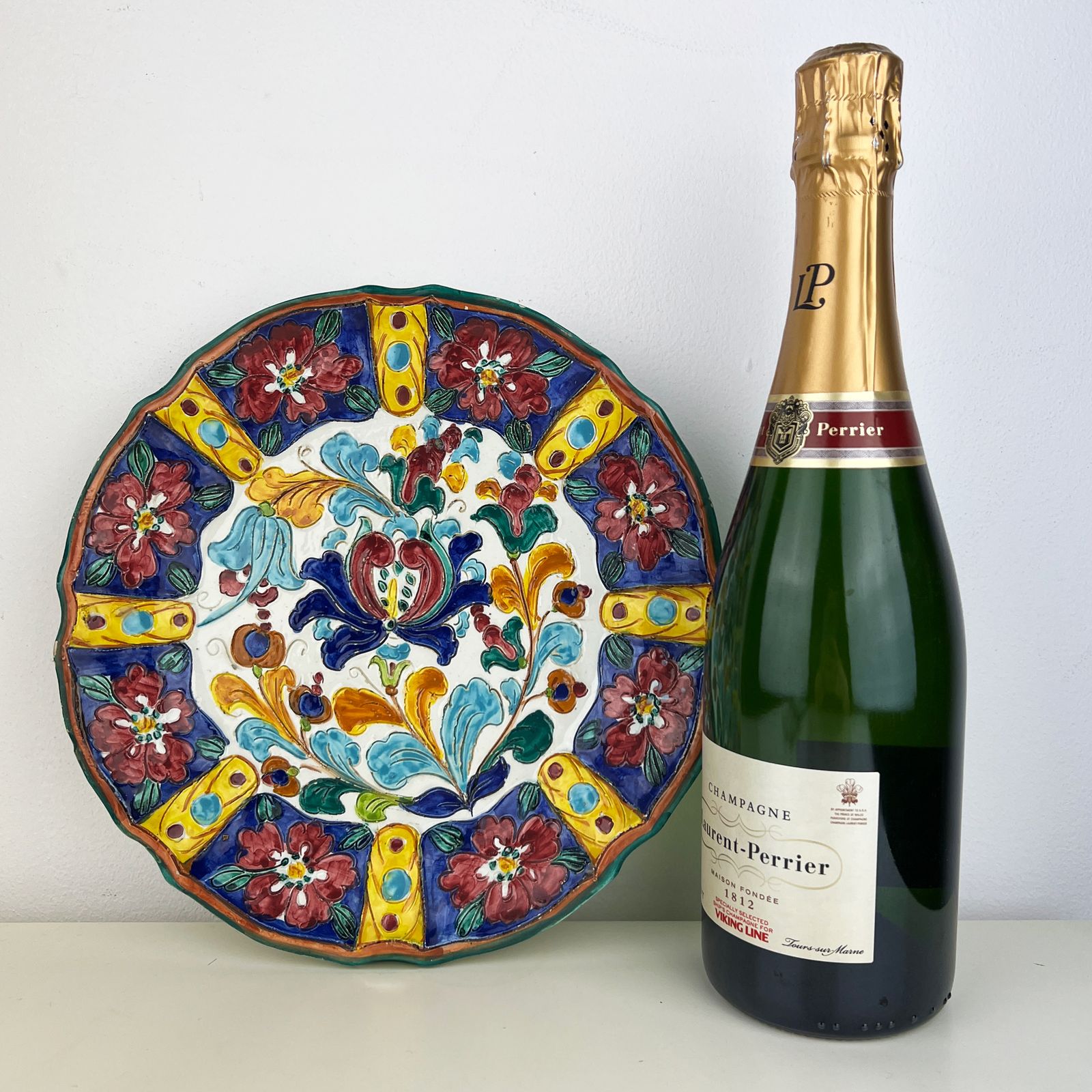 photo for sale Vintage Mancinelli Italian Handpainted Sgraffito Plate
