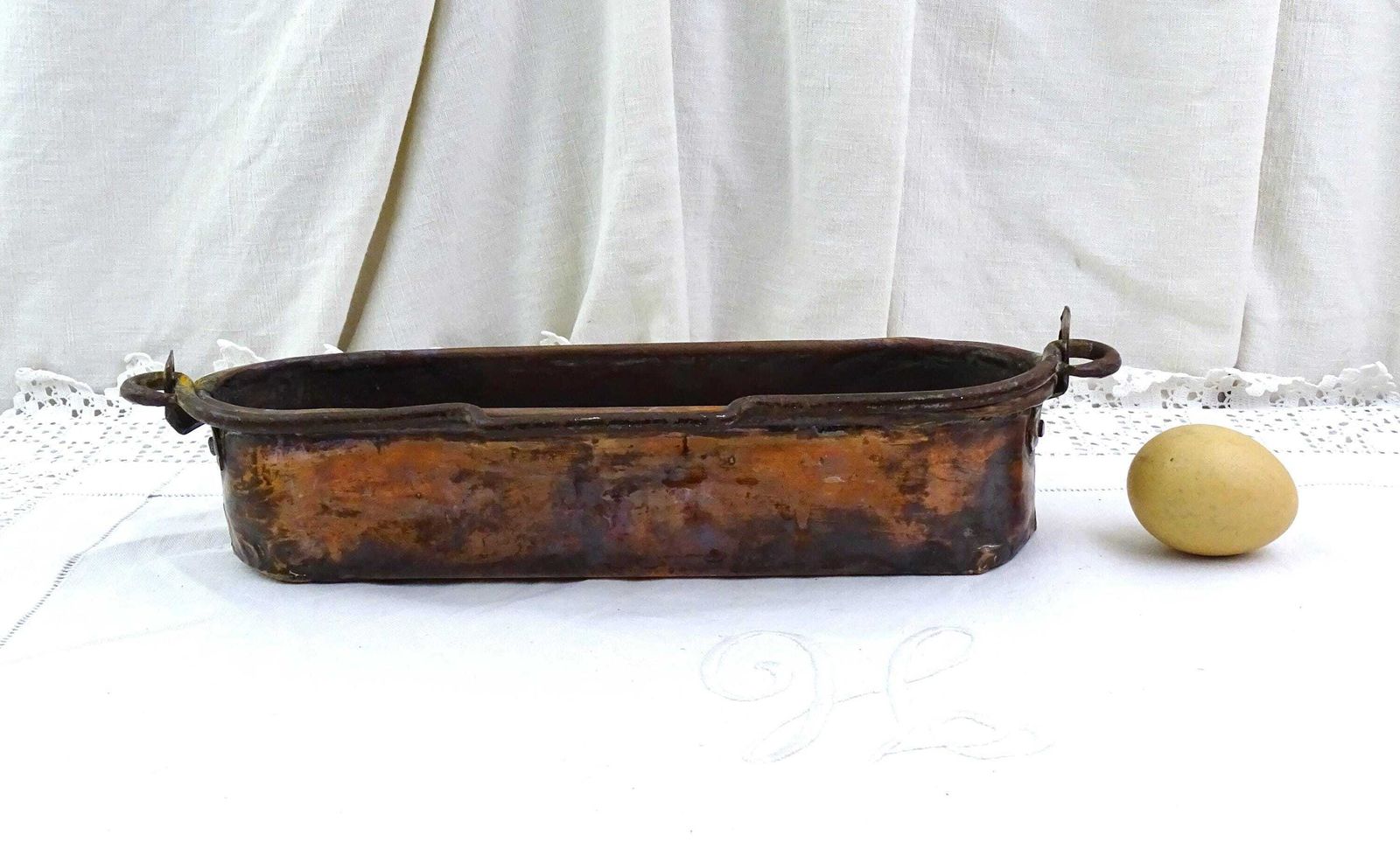 Petite turbotière d'époque en cuivre, pièce d'apprenti ou jouet, cuivrerie vintage de France, objet de château ou maison de poupée photo furniture
