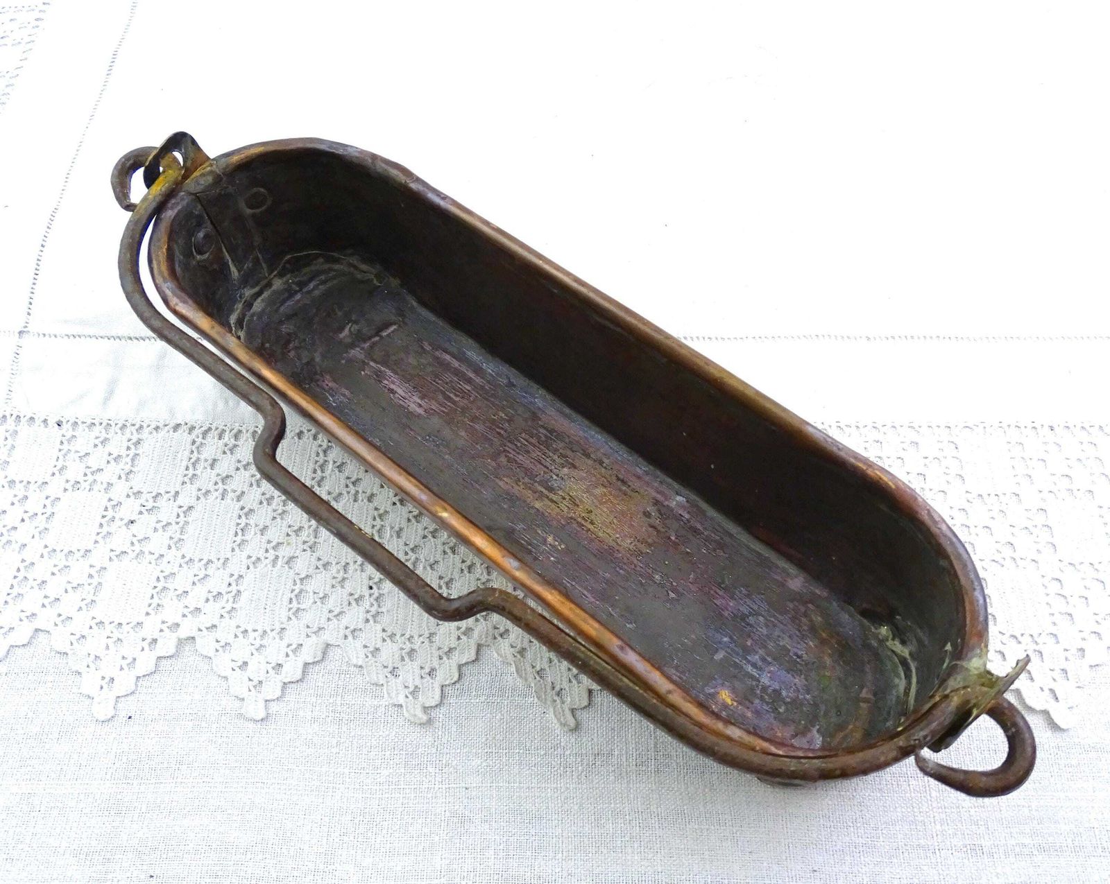 Petite turbotière d'époque en cuivre, pièce d'apprenti ou jouet, cuivrerie vintage de France, objet de château ou maison de poupée photo for sale