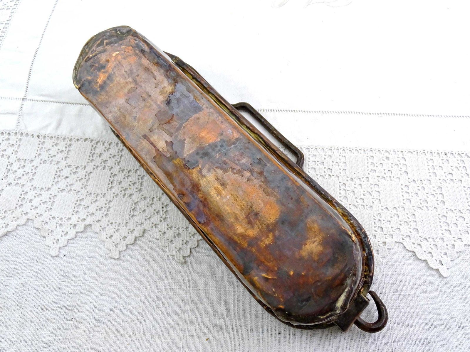 Petite turbotière d'époque en cuivre, pièce d'apprenti ou jouet, cuivrerie vintage de France, objet de château ou maison de poupée photo vinterior
