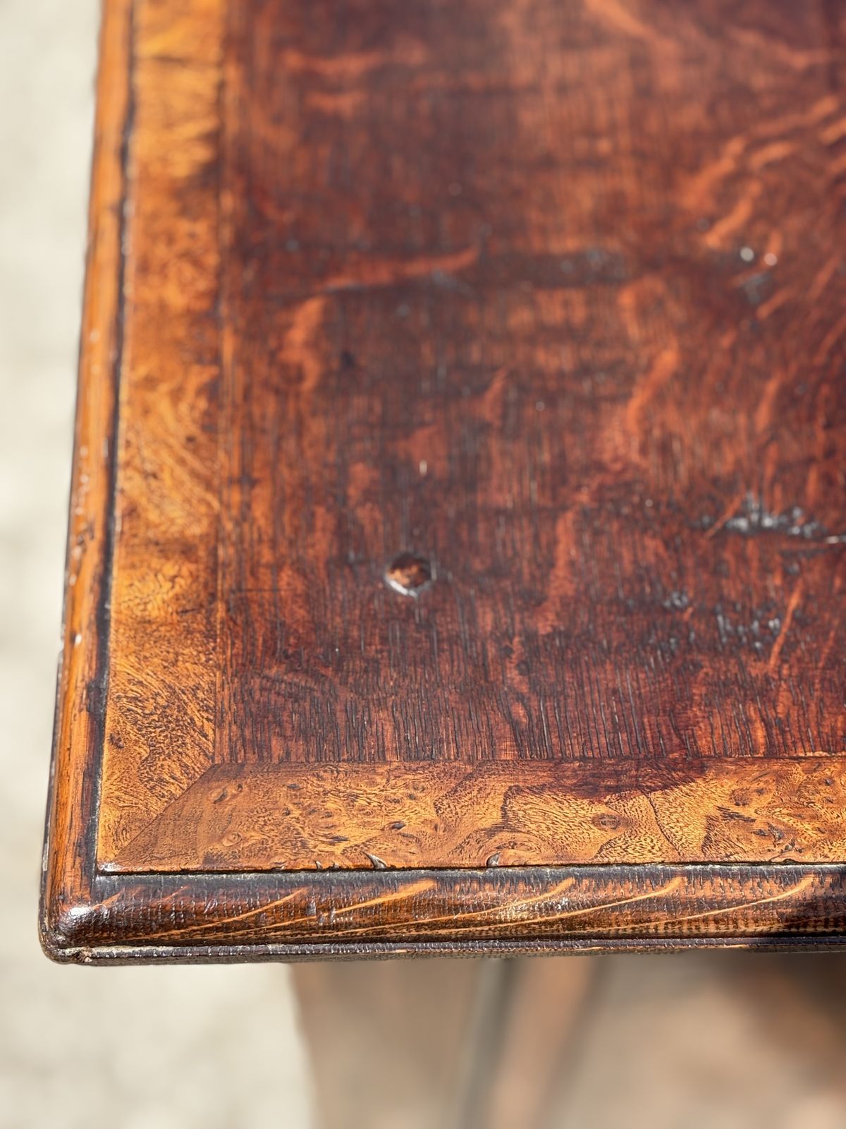 photo vintage Early 19th Century Georgian Oak & Burr Elm Inlay Dresser Base