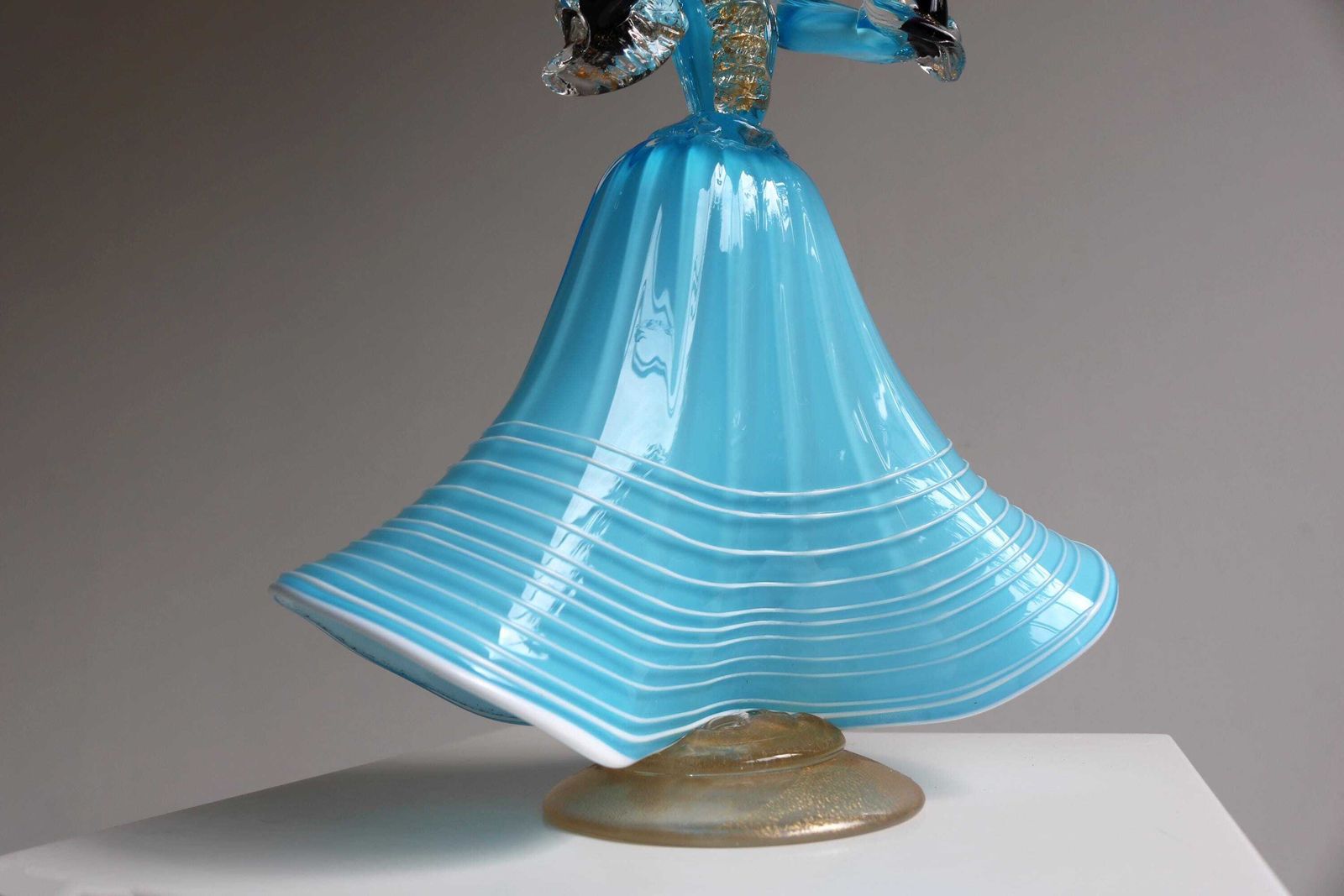 Murano Glazen Damefiguur – Blauw Goud Avonturien – Handgeblazen Italiaans Glas – 1955 20e Eeuw Toegeschreven Aan Franco Toffolo photo Woonaccessoires