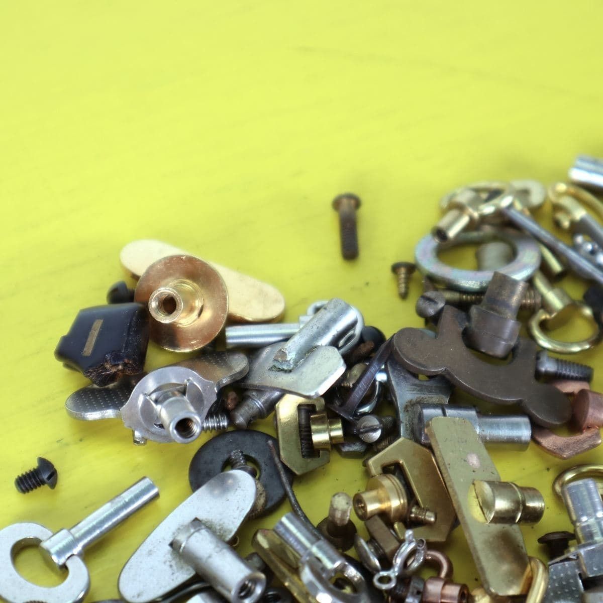 Lot Of Spare Parts For Alarm Clocks, Keys, Screws And More photo 81.0